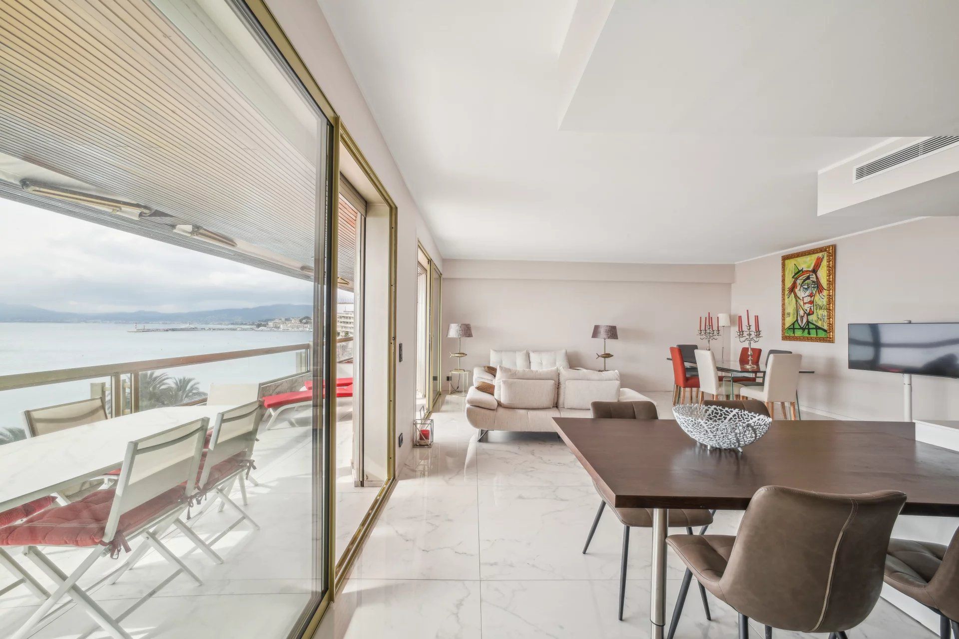 apartment 3 Rooms for sale on Cannes (06400)