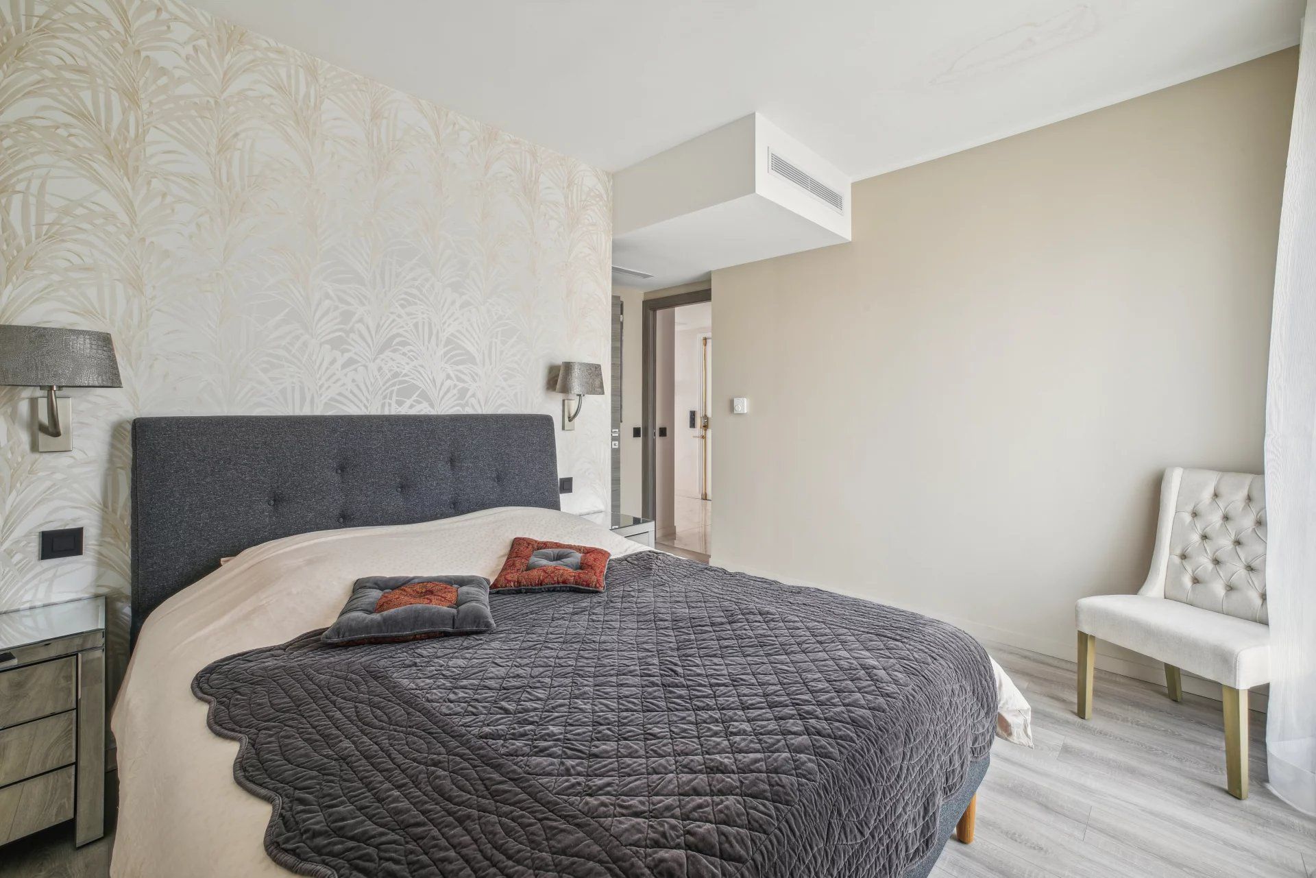 apartment 3 Rooms for sale on Cannes (06400)