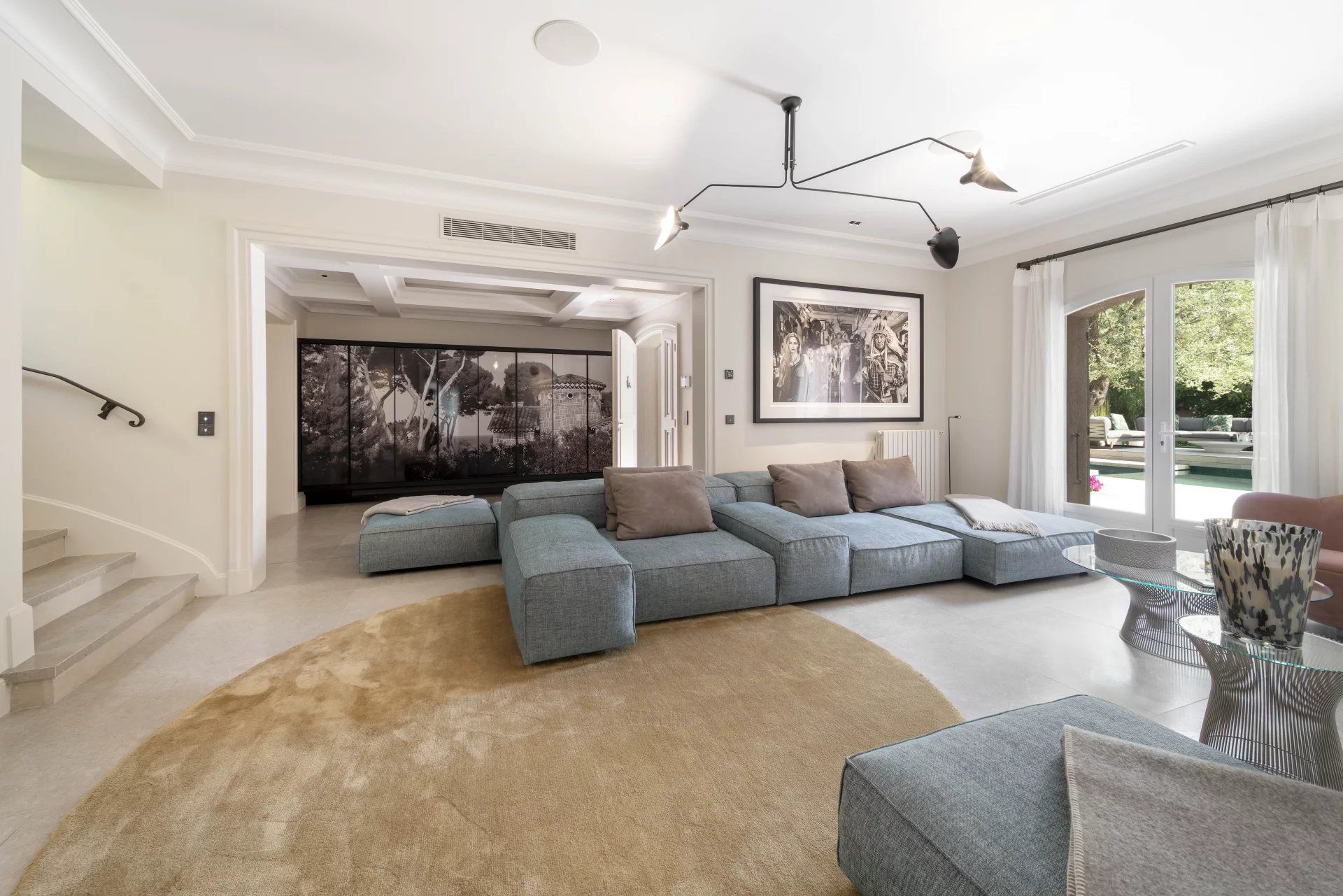 villa 11 Rooms for sale on Antibes (06160)