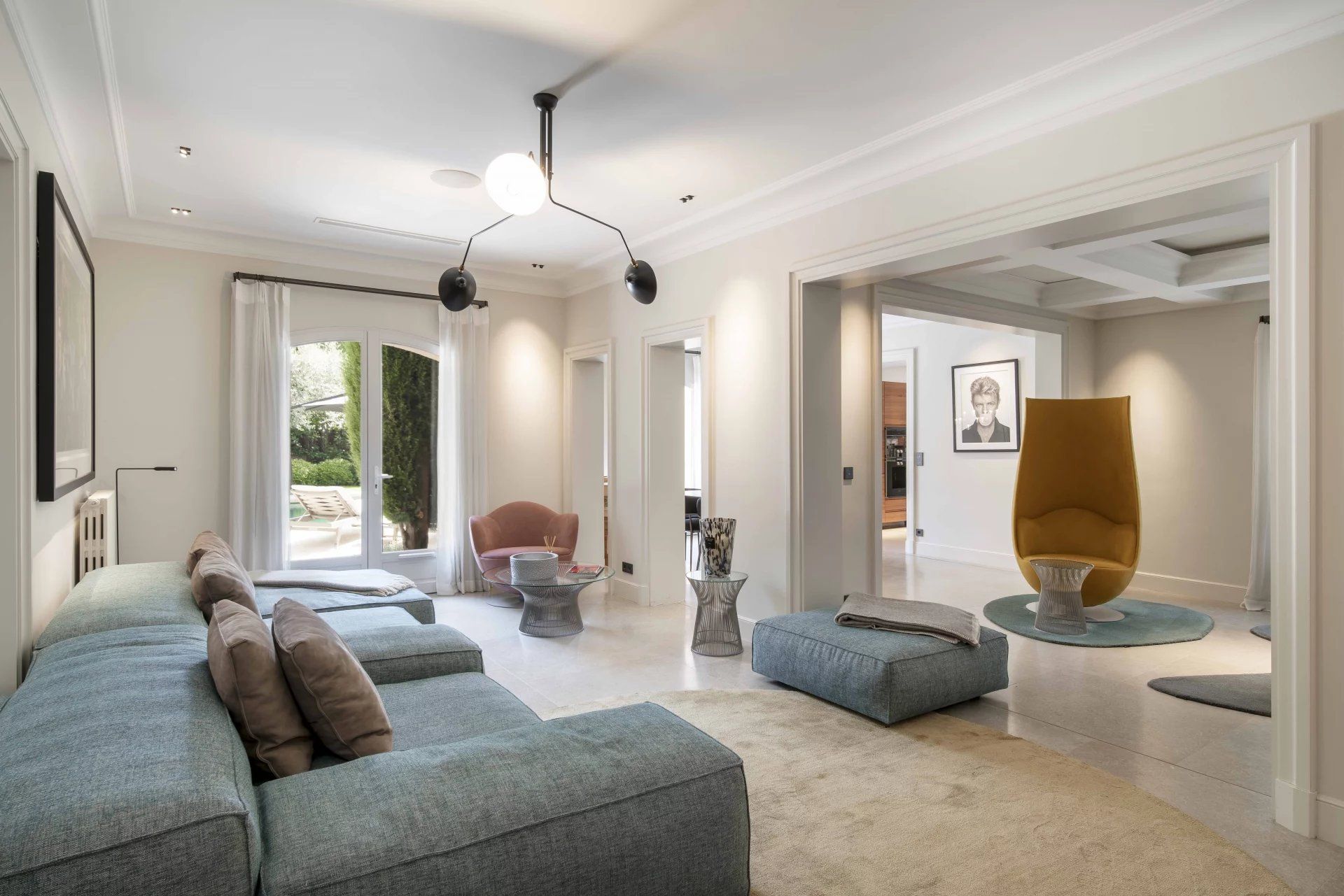 villa 11 Rooms for sale on Antibes (06160)