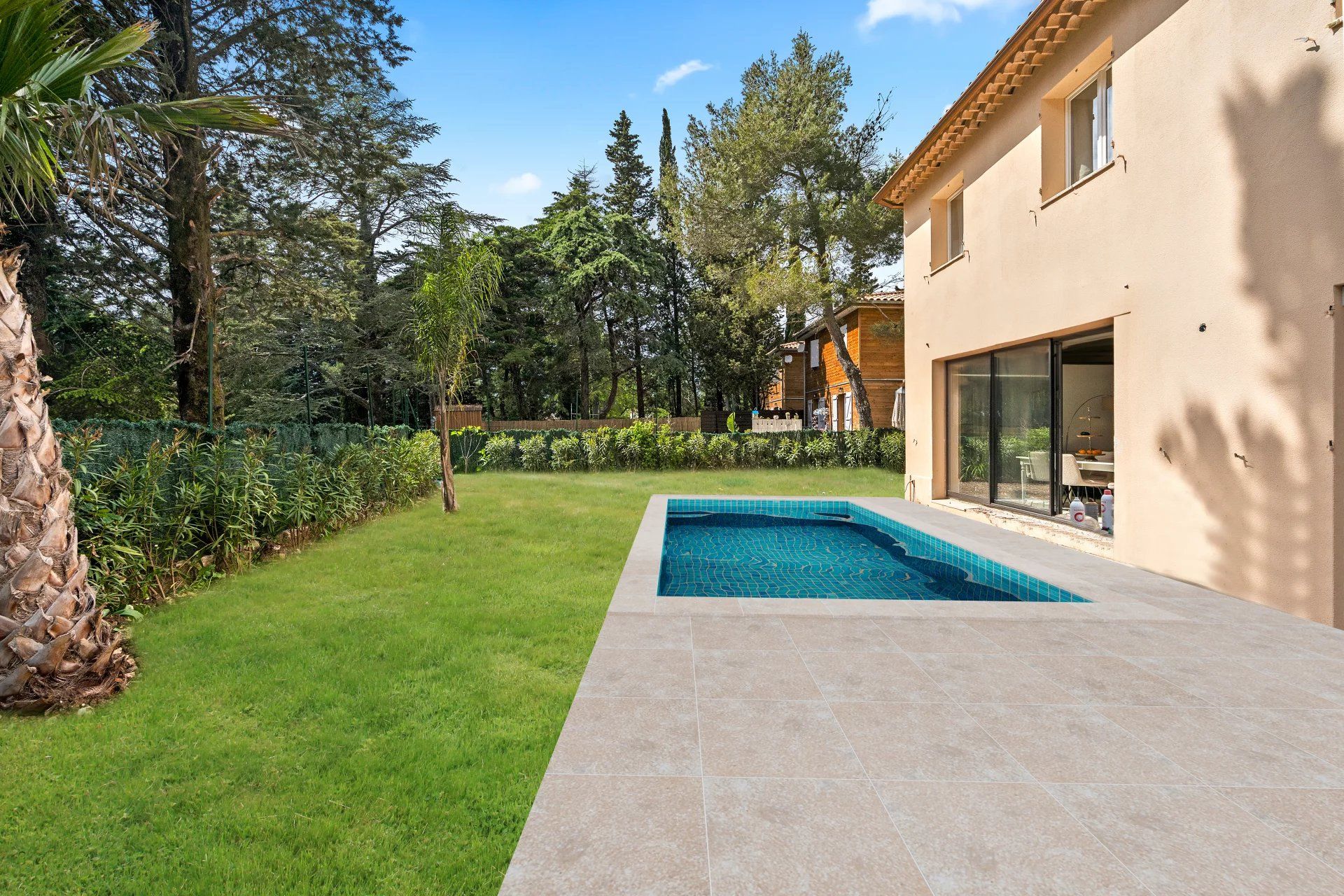 villa 5 Rooms for sale on Saint-Vallier-de-Thiey (06460)