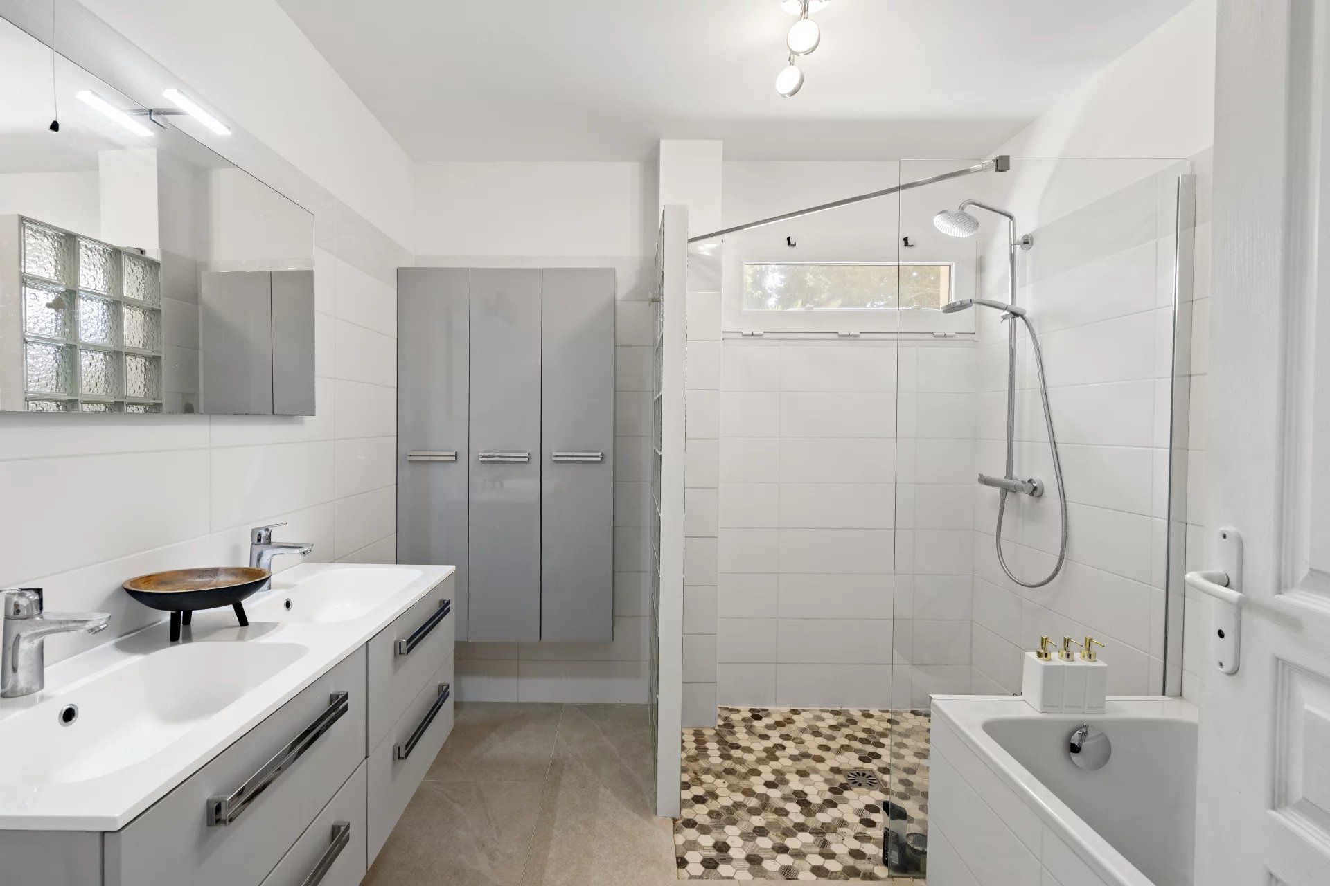 villa 5 Rooms for sale on Saint-Vallier-de-Thiey (06460)