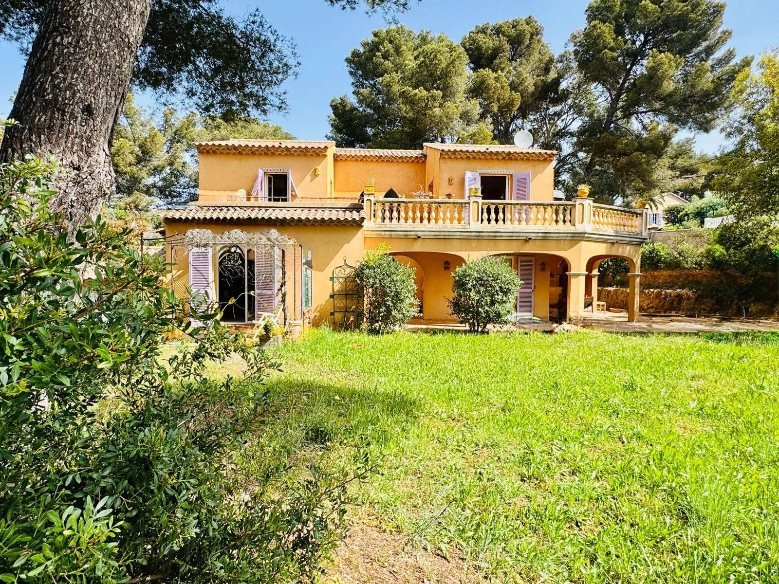 villa 4 Rooms for sale on Cavalaire-sur-Mer (83240)