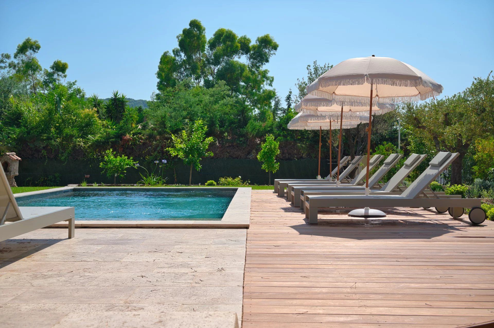 villa 5 Rooms for seasonal rent on Saint-Tropez (83990)