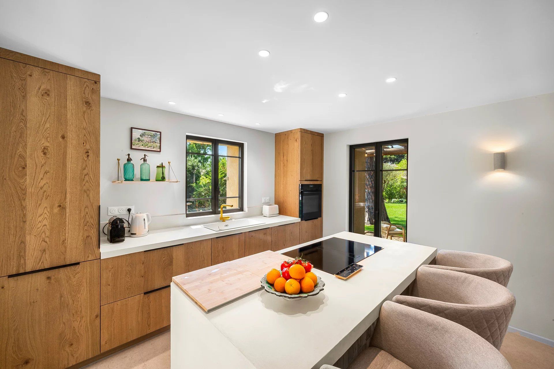 villa 5 Pièces en location saisonnière sur Saint-Tropez (83990) Location saisonnière Villa Saint-Tropez 5 Pièces 215 m²