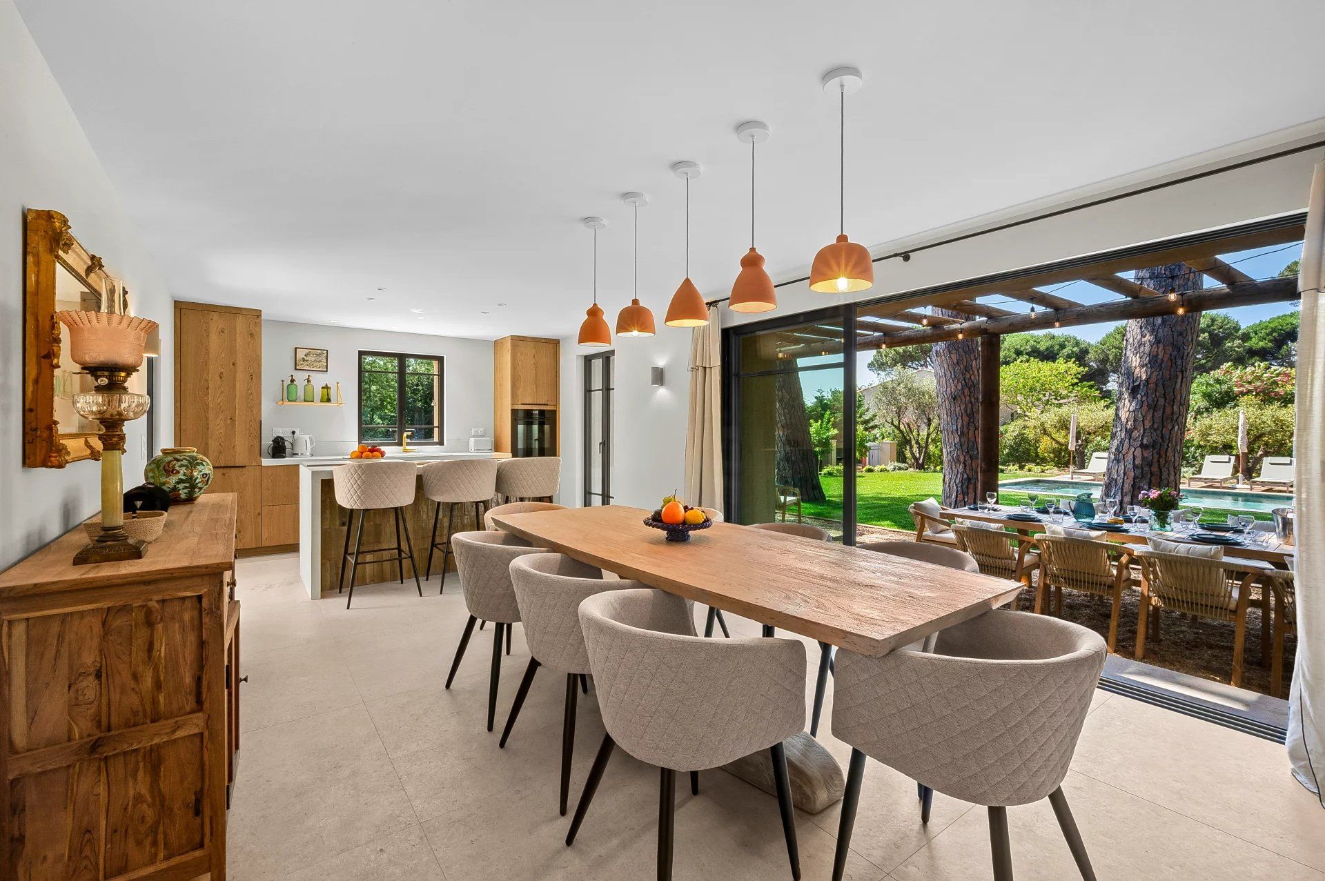 villa 5 Rooms for seasonal rent on Saint-Tropez (83990)