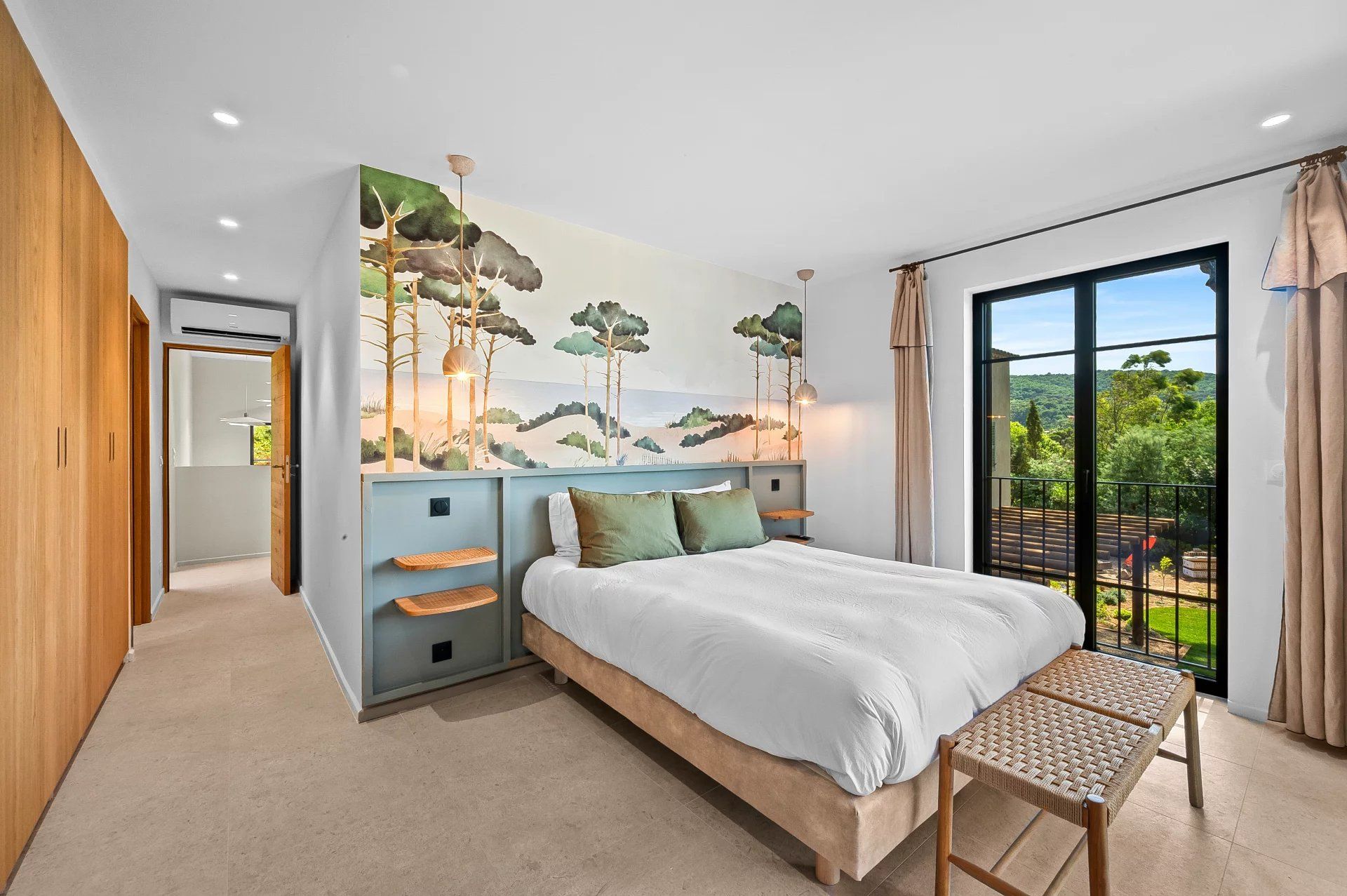 villa 5 Rooms for seasonal rent on Saint-Tropez (83990)