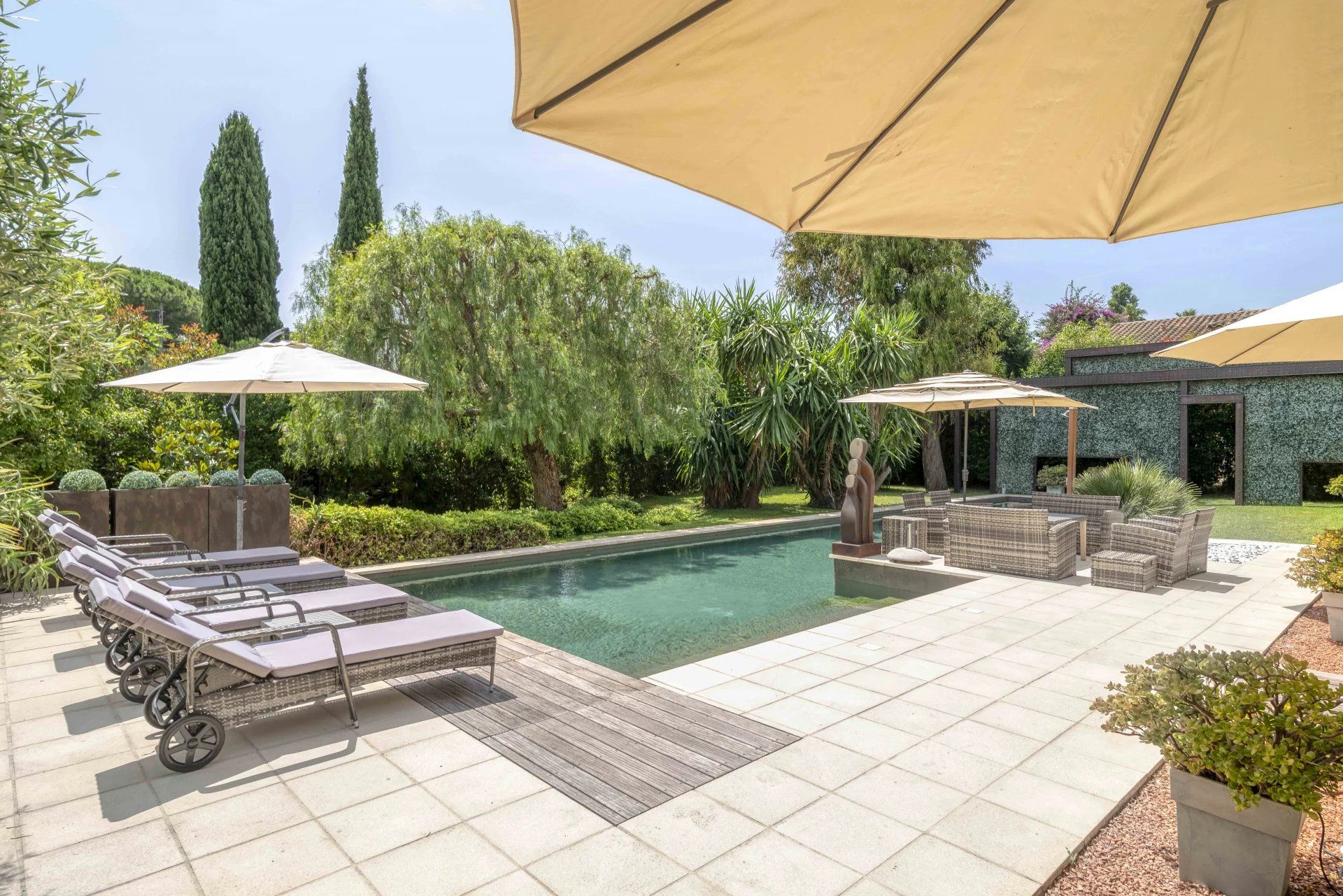 house 5 Rooms for seasonal rent on Antibes (06160)