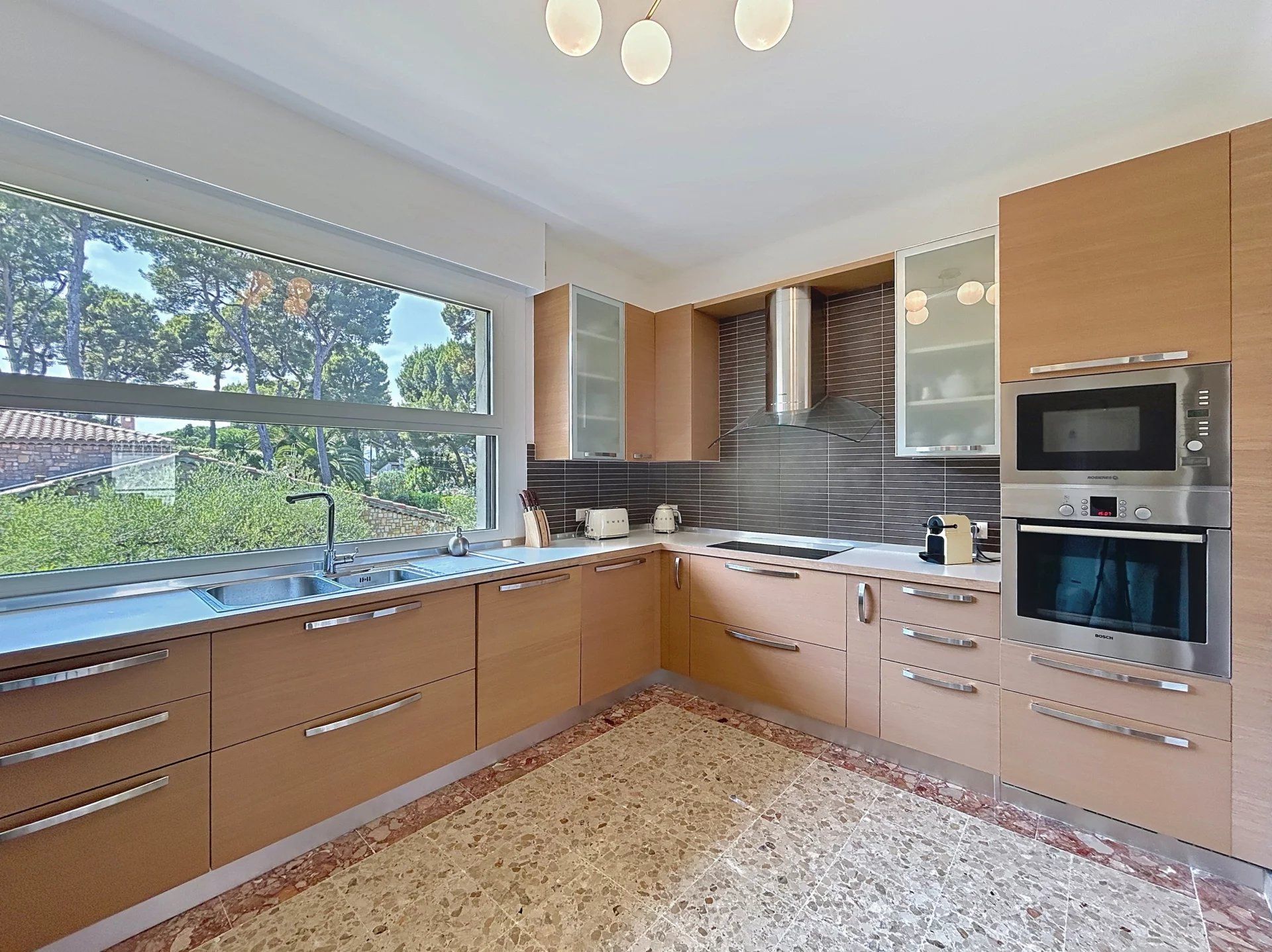 apartment 4 Rooms for seasonal rent on Antibes (06160)