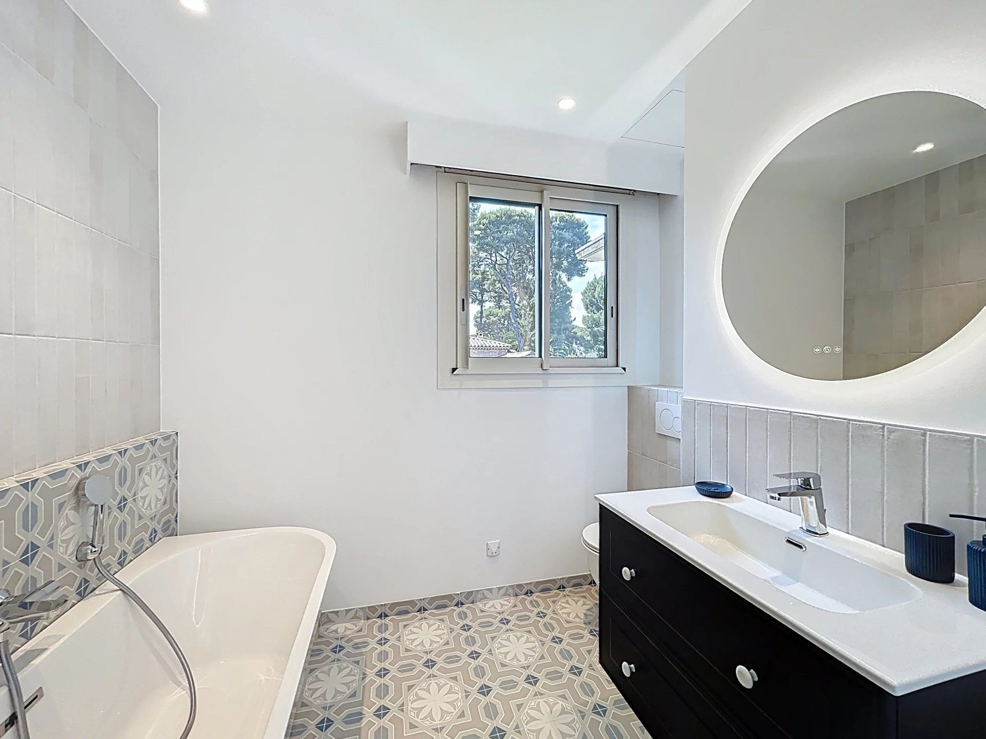 apartment 4 Rooms for seasonal rent on Antibes (06160)