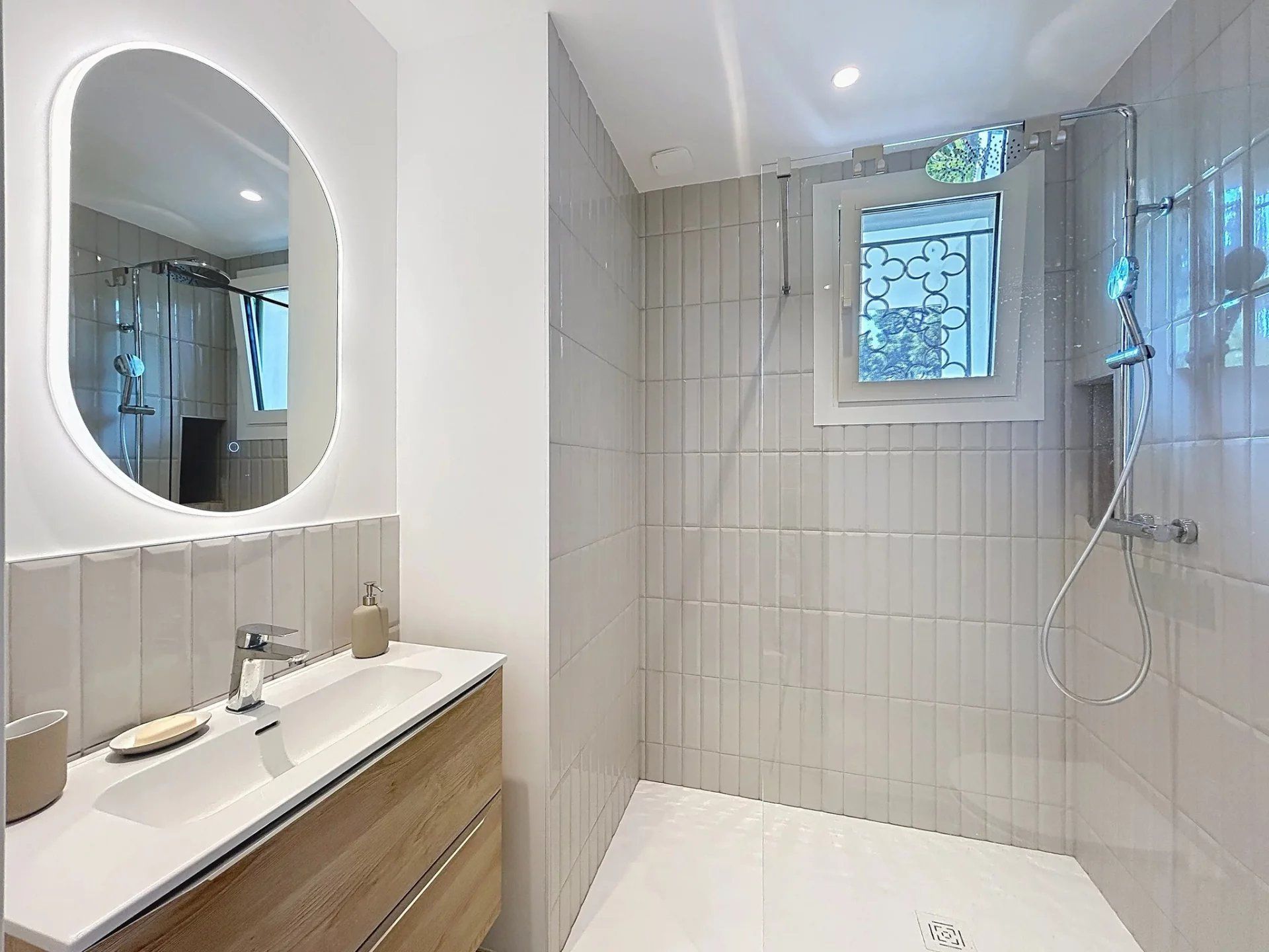 apartment 4 Rooms for seasonal rent on Antibes (06160)