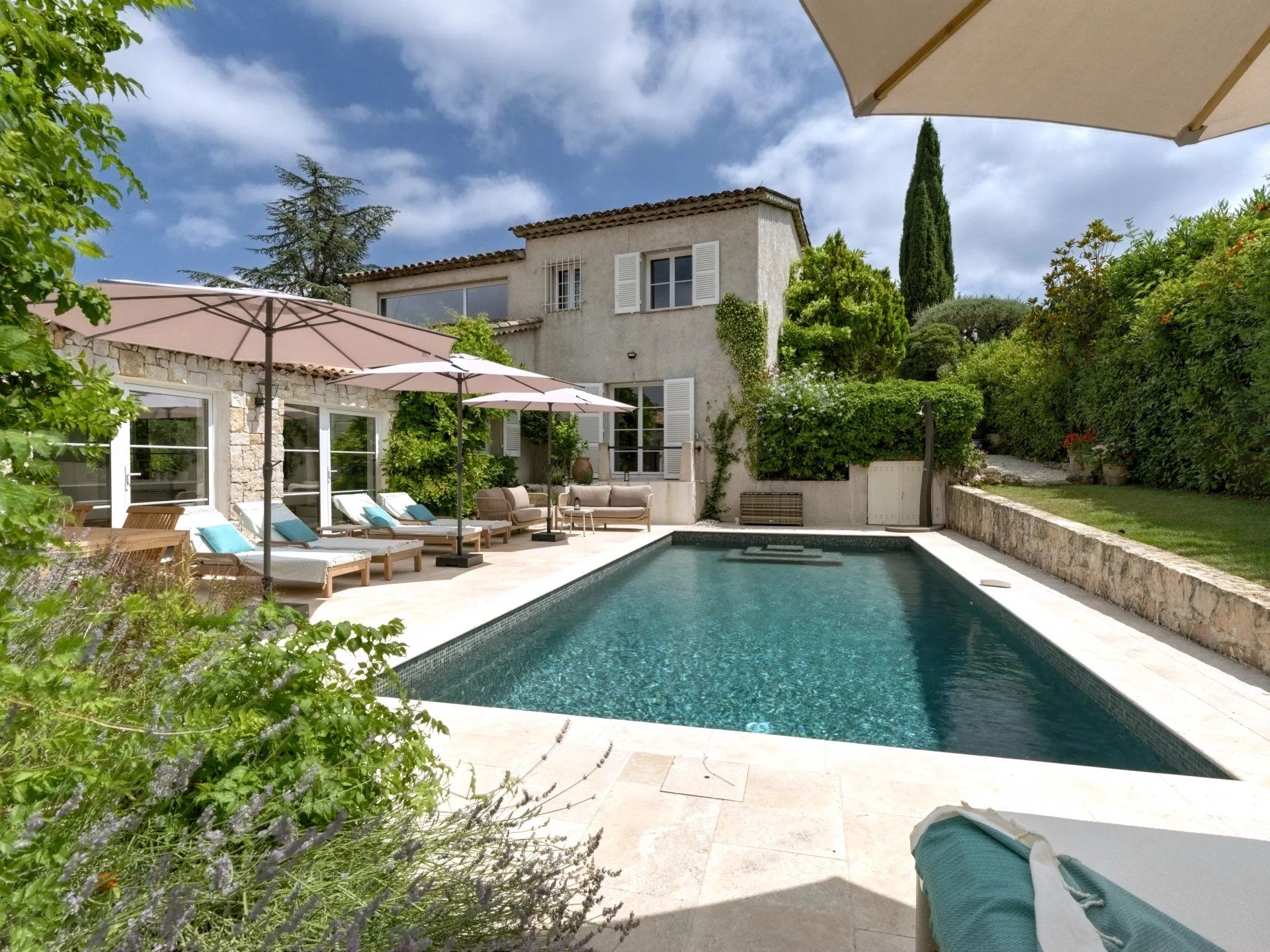 villa 9 Pièces en location saisonnière sur Valbonne (06560)