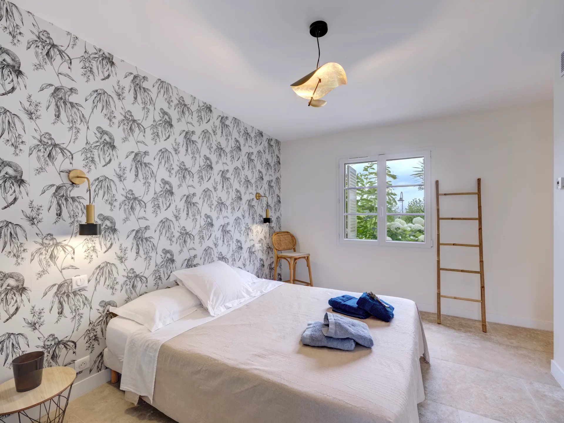 villa 9 Rooms for seasonal rent on Valbonne (06560)