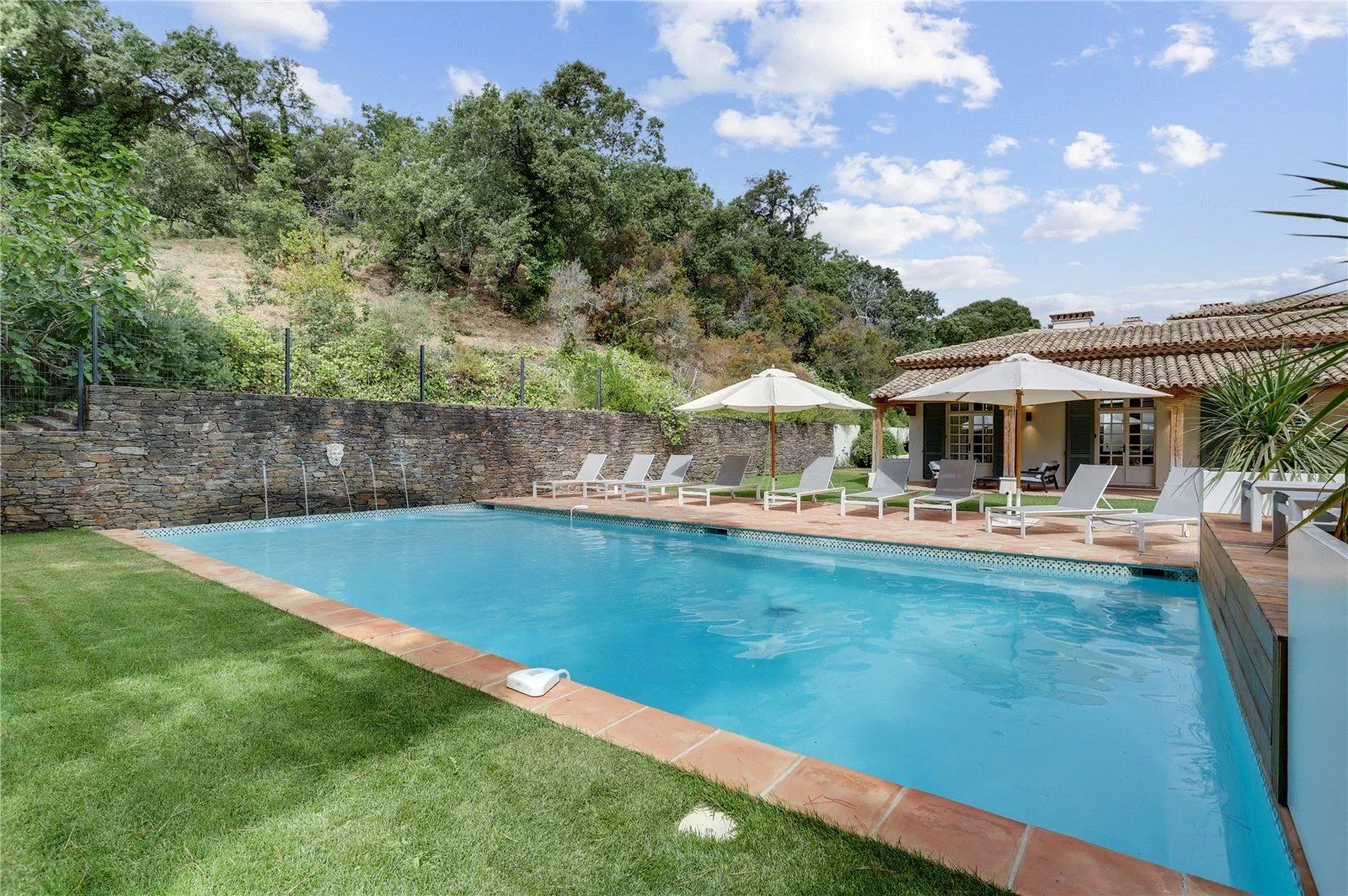 villa 9 Rooms for sale on Ramatuelle (83350)