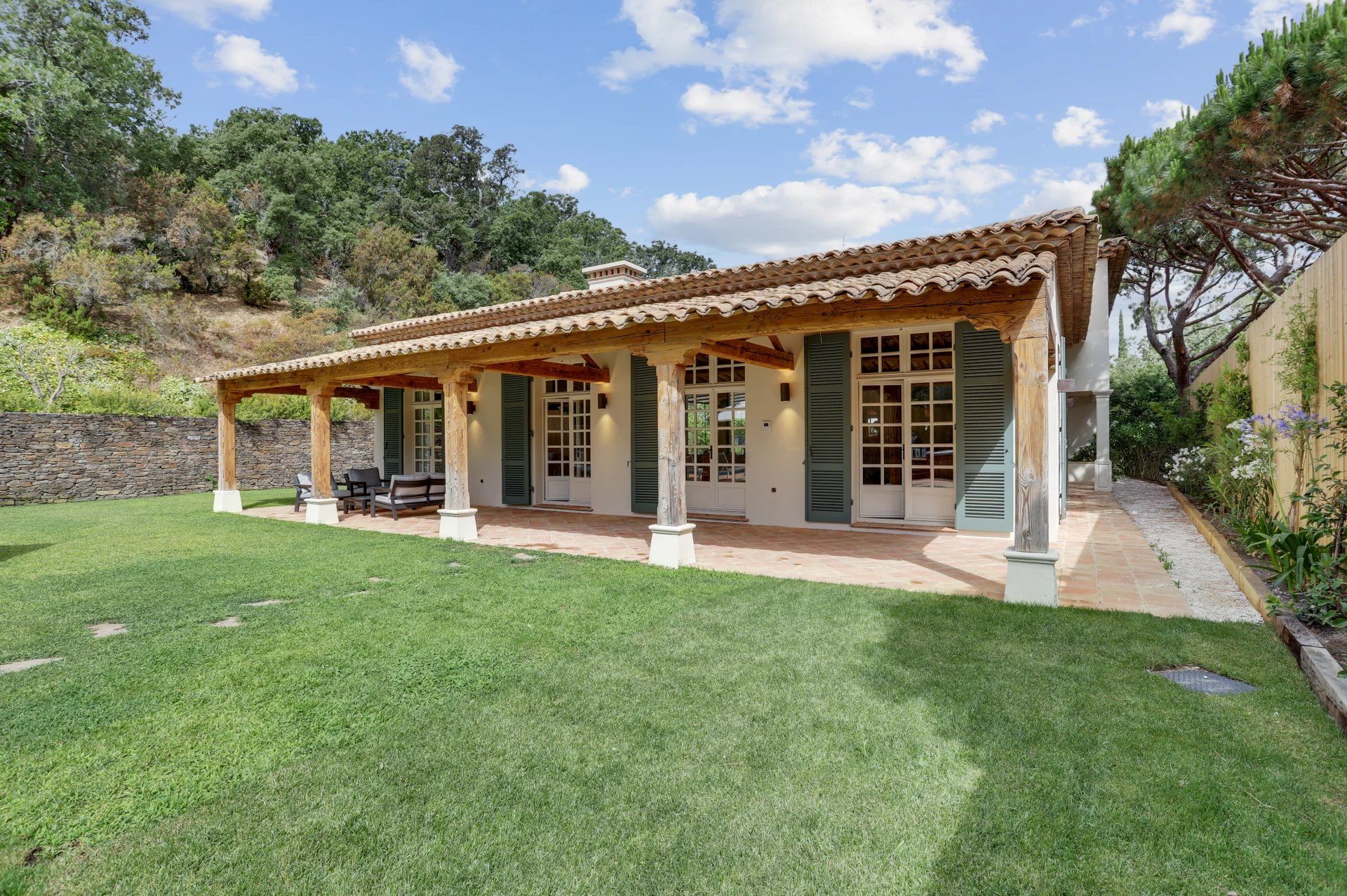 villa 9 Rooms for sale on Ramatuelle (83350)