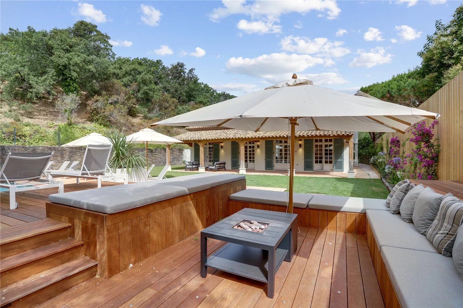 villa 9 Rooms for sale on Ramatuelle (83350)