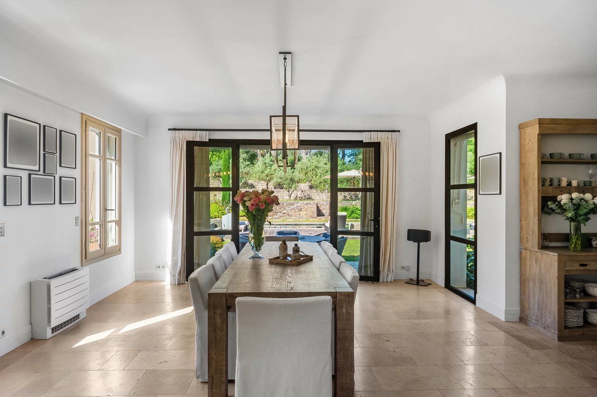 villa 12 Rooms for sale on Tourrettes (83440)