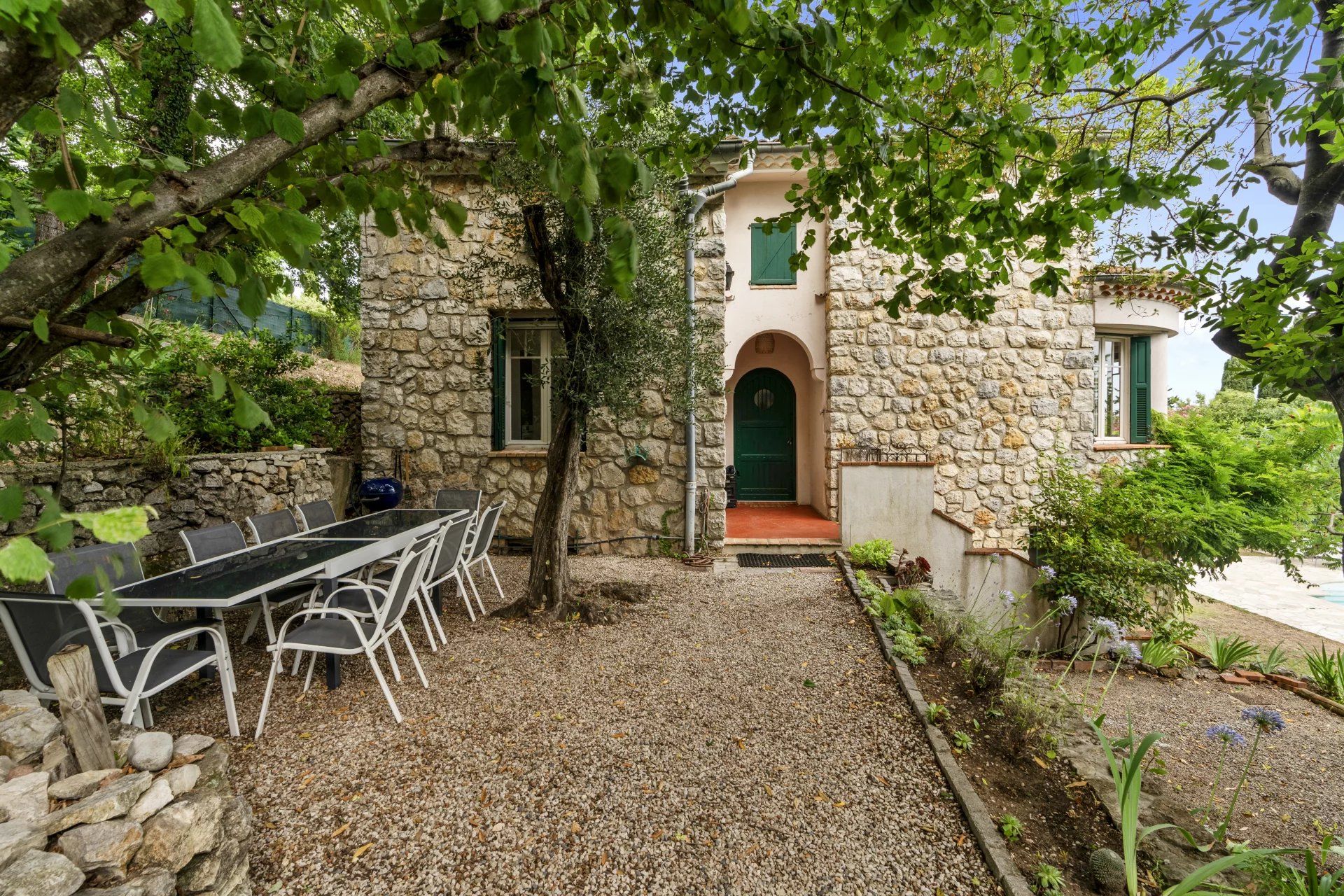 villa 6 Rooms for seasonal rent on Châteauneuf-Grasse (06740)