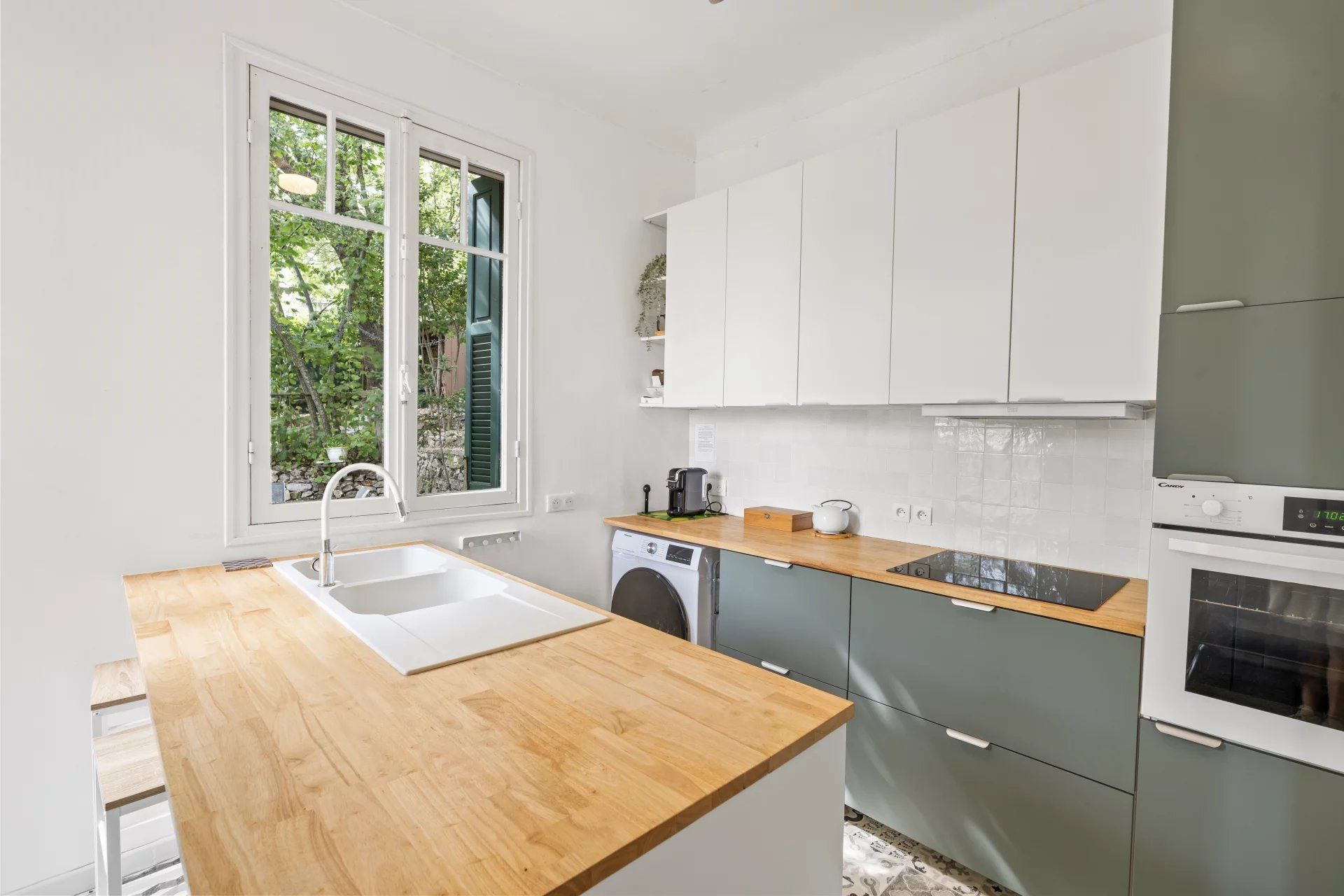 villa 6 Rooms for seasonal rent on Châteauneuf-Grasse (06740)