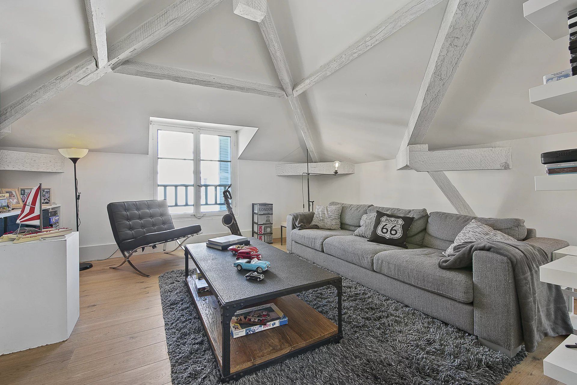 townhouse 10 Rooms for sale on Vence (06140)