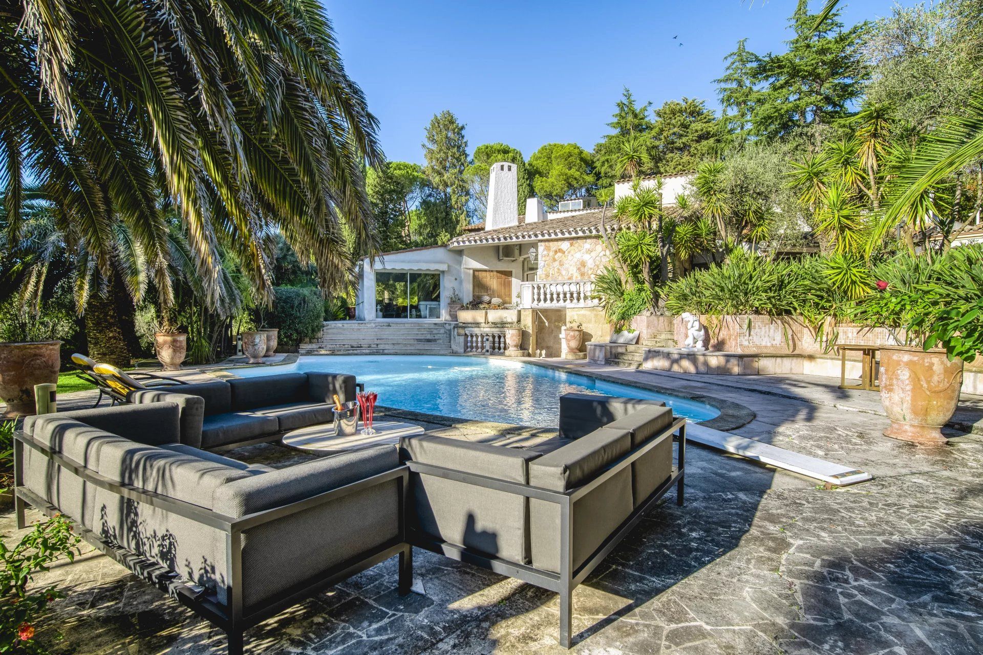 villa 12 Pièces en vente sur Mougins (06250) Vente Villa Mougins 12 Pièces 587 m²