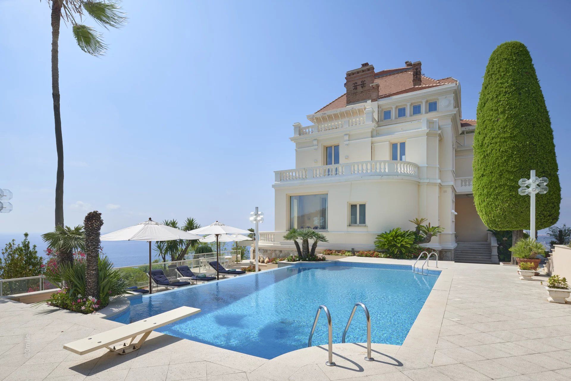 villa 16 Rooms for sale on Roquebrune-Cap-Martin (06190)