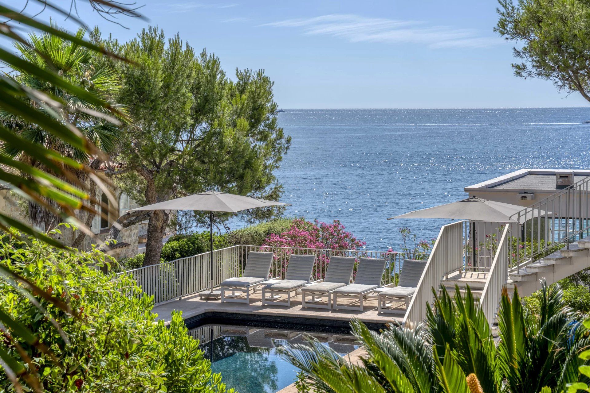 Location saisonnière Villa Antibes 6 Pièces 175 m²