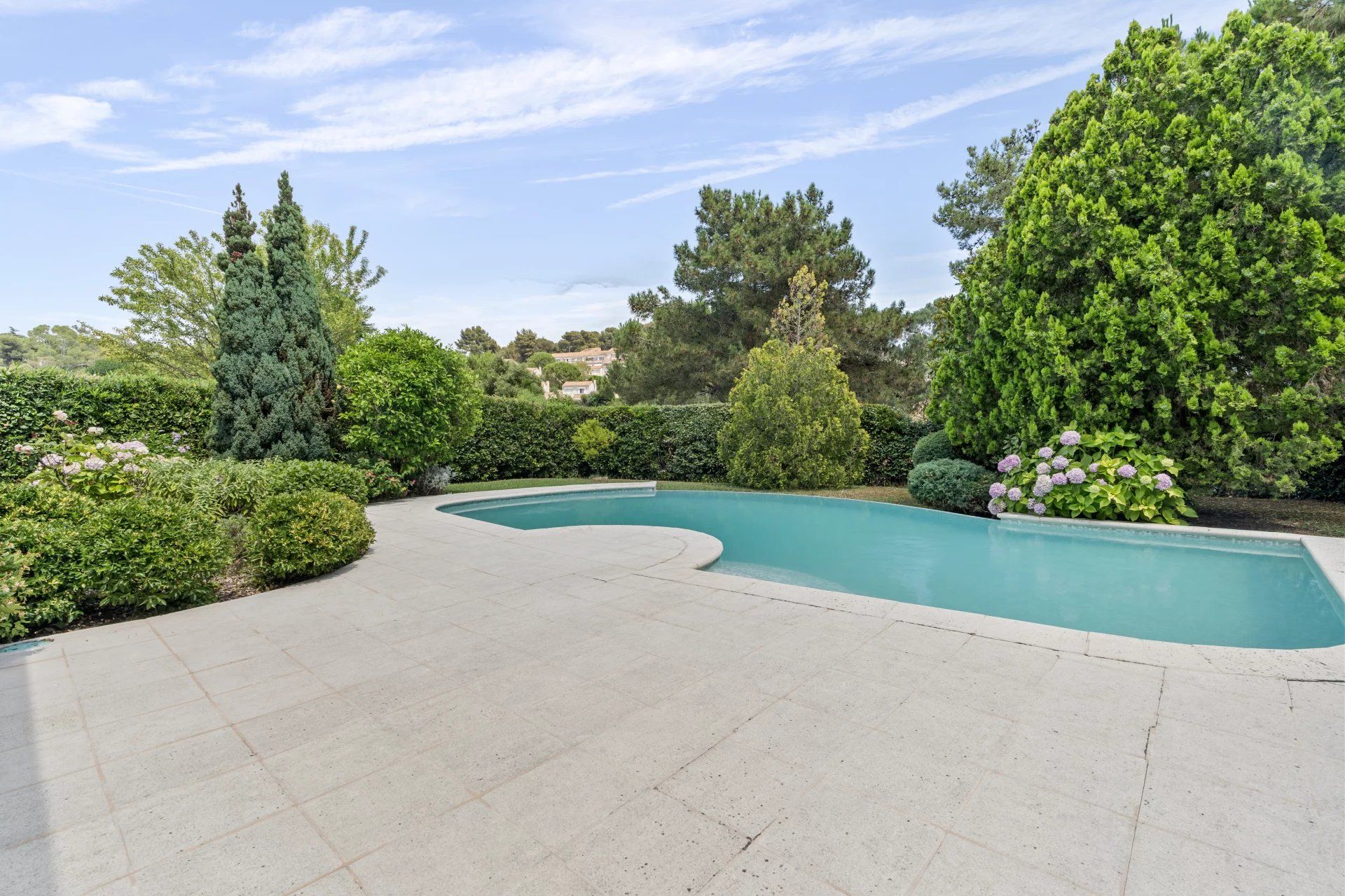 villa 6 Rooms for sale on Villeneuve-Loubet (06270)