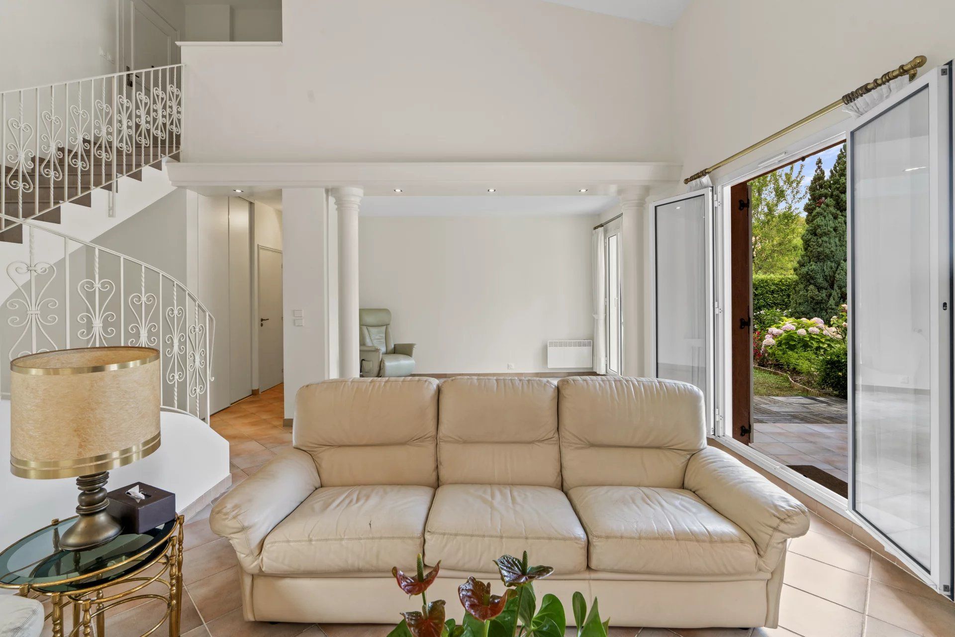 villa 6 Rooms for sale on Villeneuve-Loubet (06270)