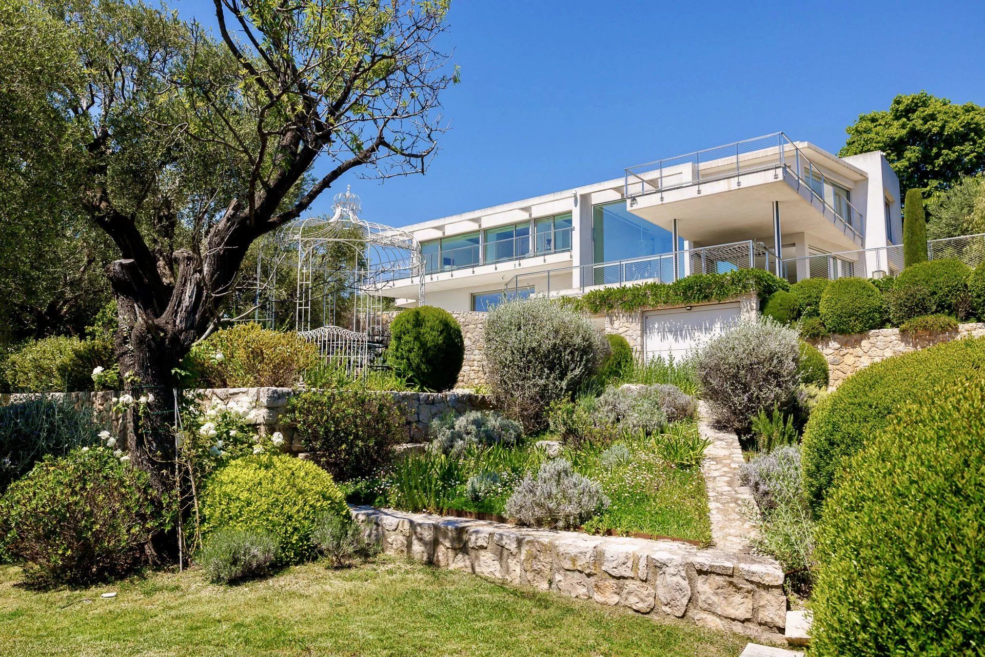 villa 8 Rooms for sale on Nice (06300) Sale Villa Nice 8 Rooms 358 m²