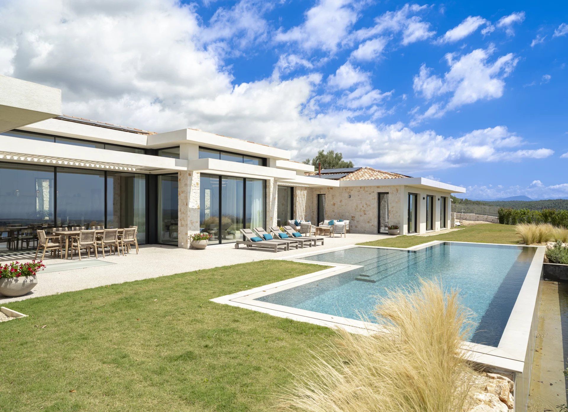 villa 7 Pièces en vente sur Roquefort-les-Pins (06330) Vente Villa Roquefort-les-Pins 7 Pièces 575 m²