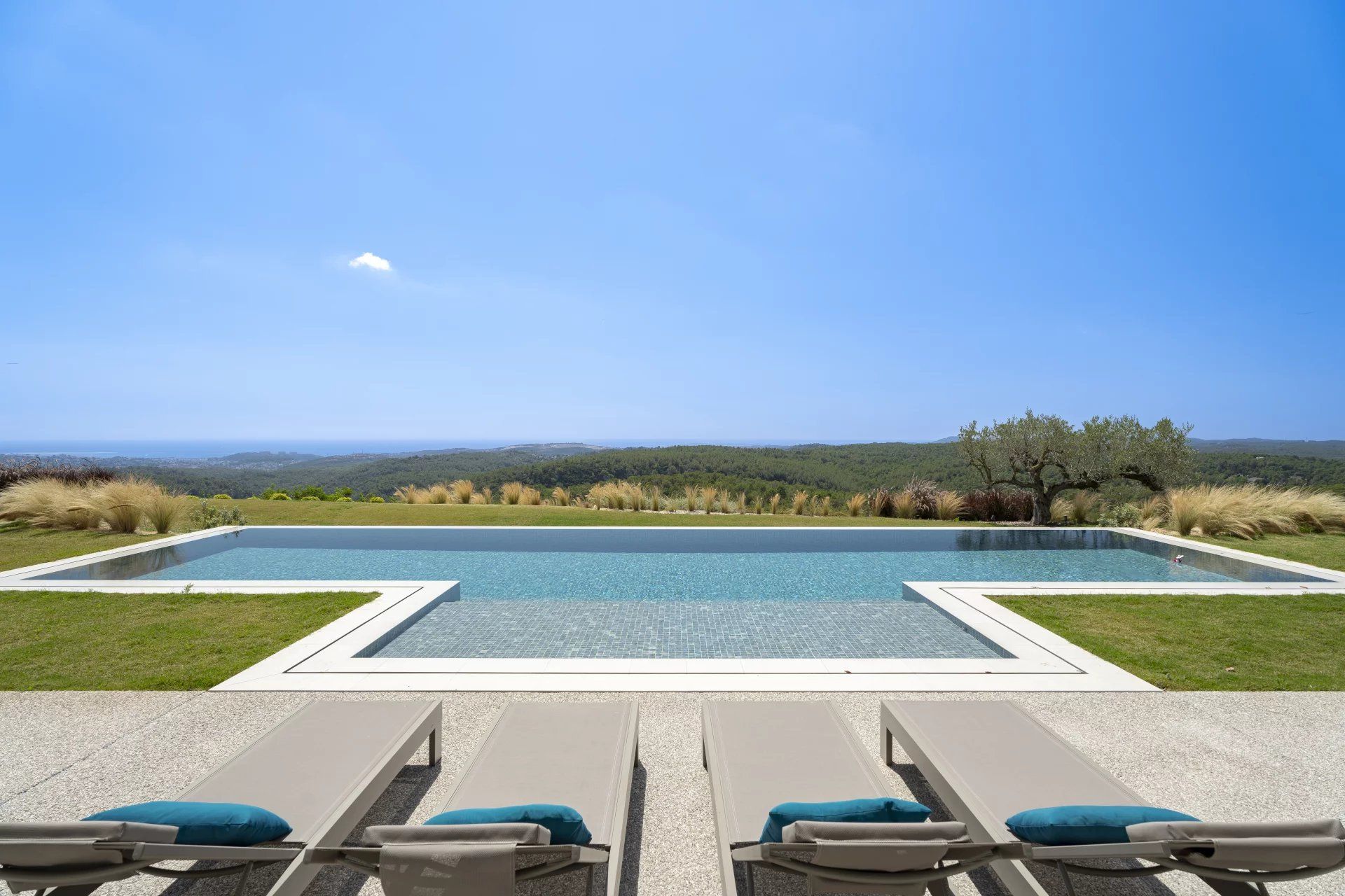 villa 7 Pièces en vente sur Roquefort-les-Pins (06330) Vente Villa Roquefort-les-Pins 7 Pièces 575 m²
