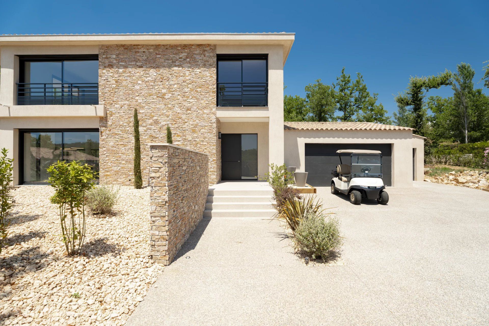 villa for sale on Tourrettes (83440)