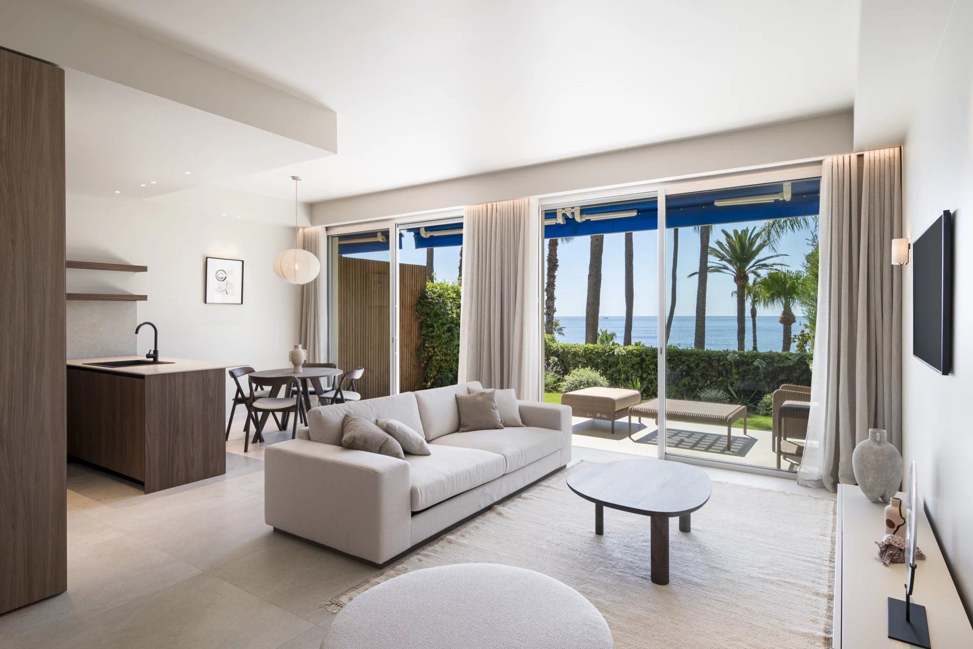 apartment 3 Rooms for sale on Cannes (06400)