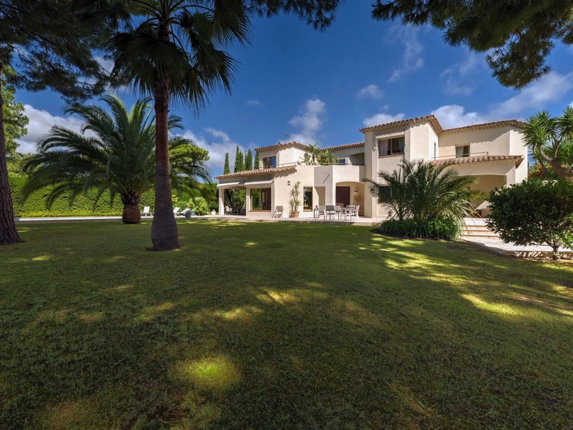 villa 7 Rooms for sale on Nice (06000)