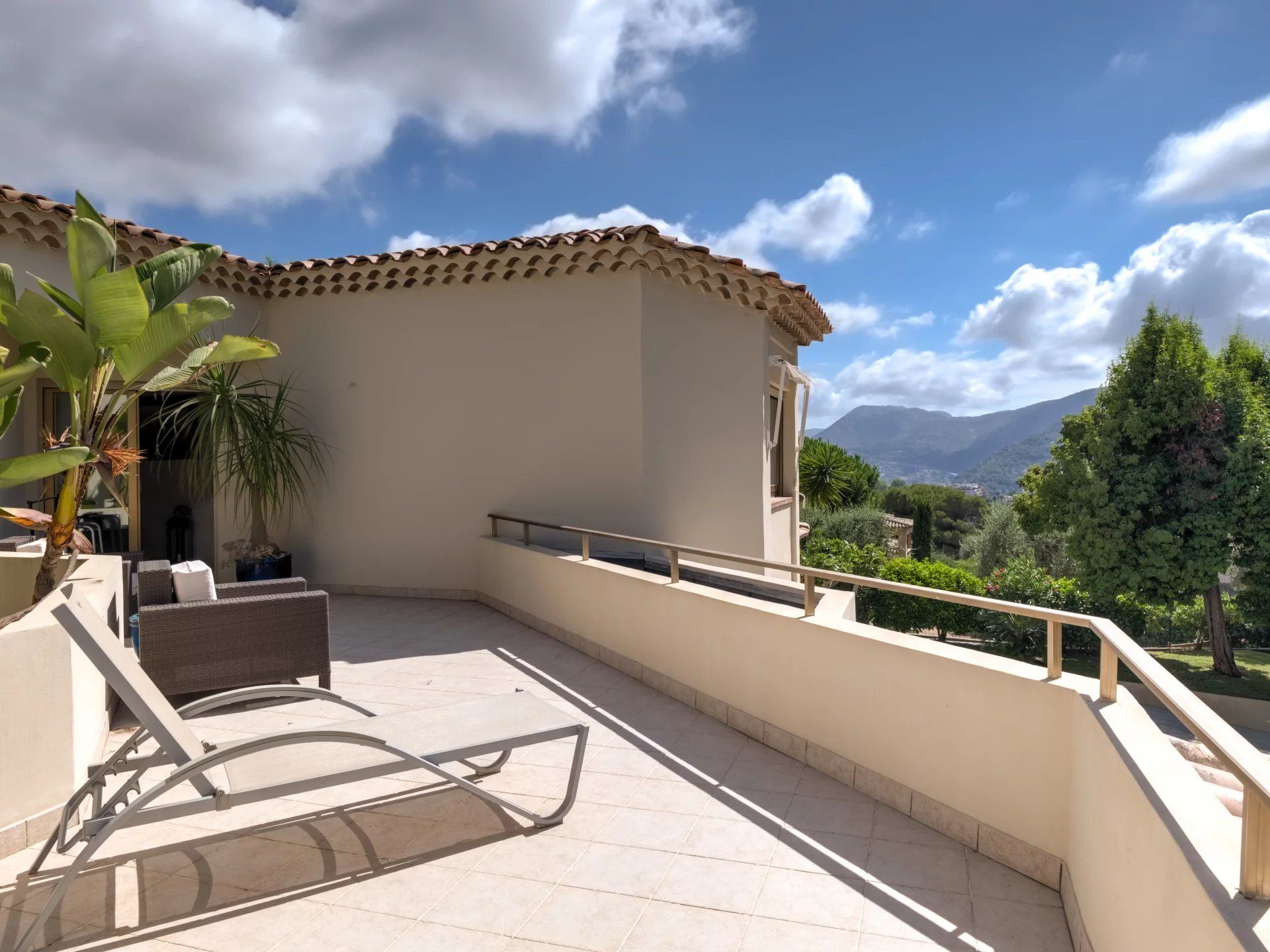 villa 7 Rooms for sale on Nice (06000)