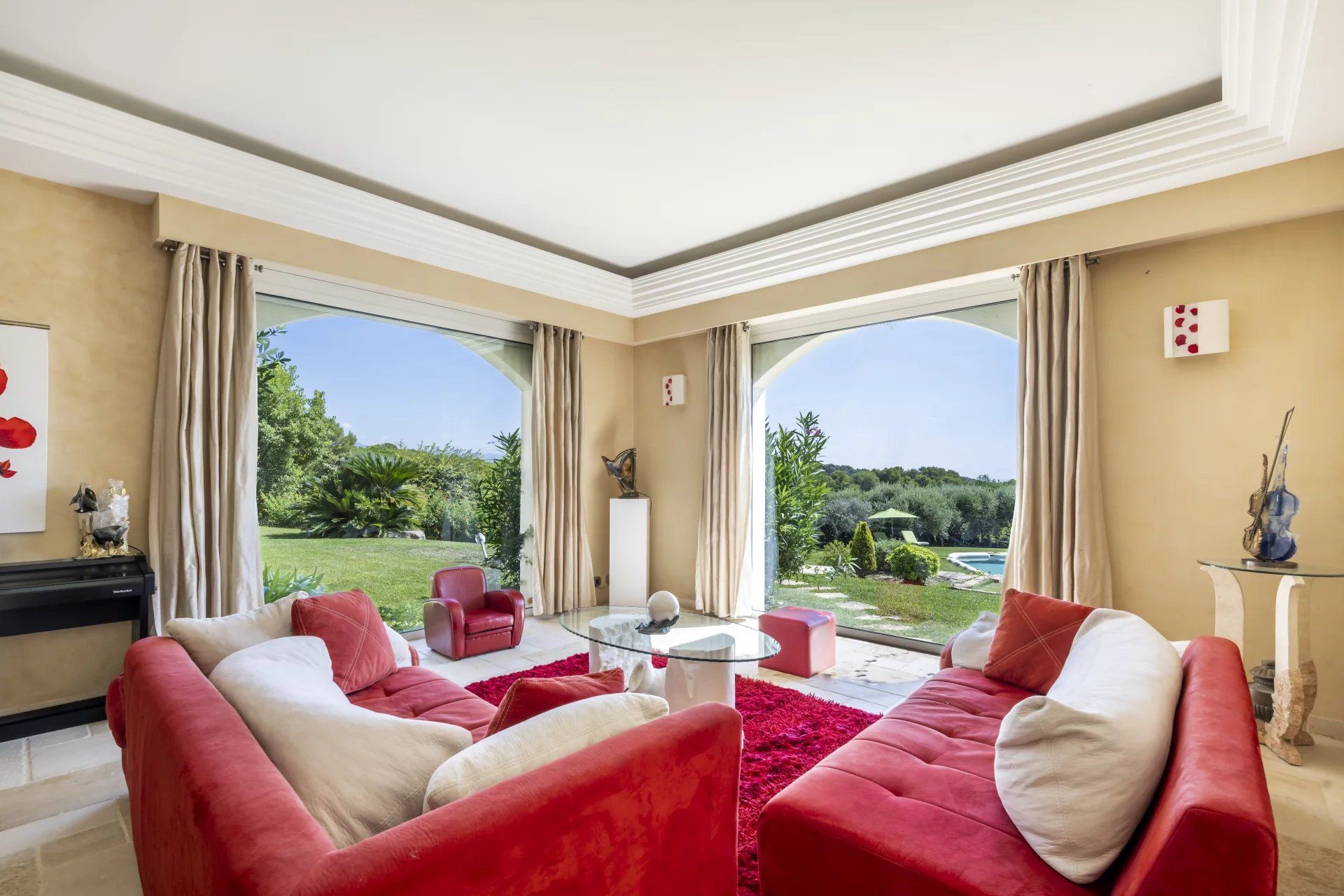 villa 8 Rooms for seasonal rent on Mougins (06250)