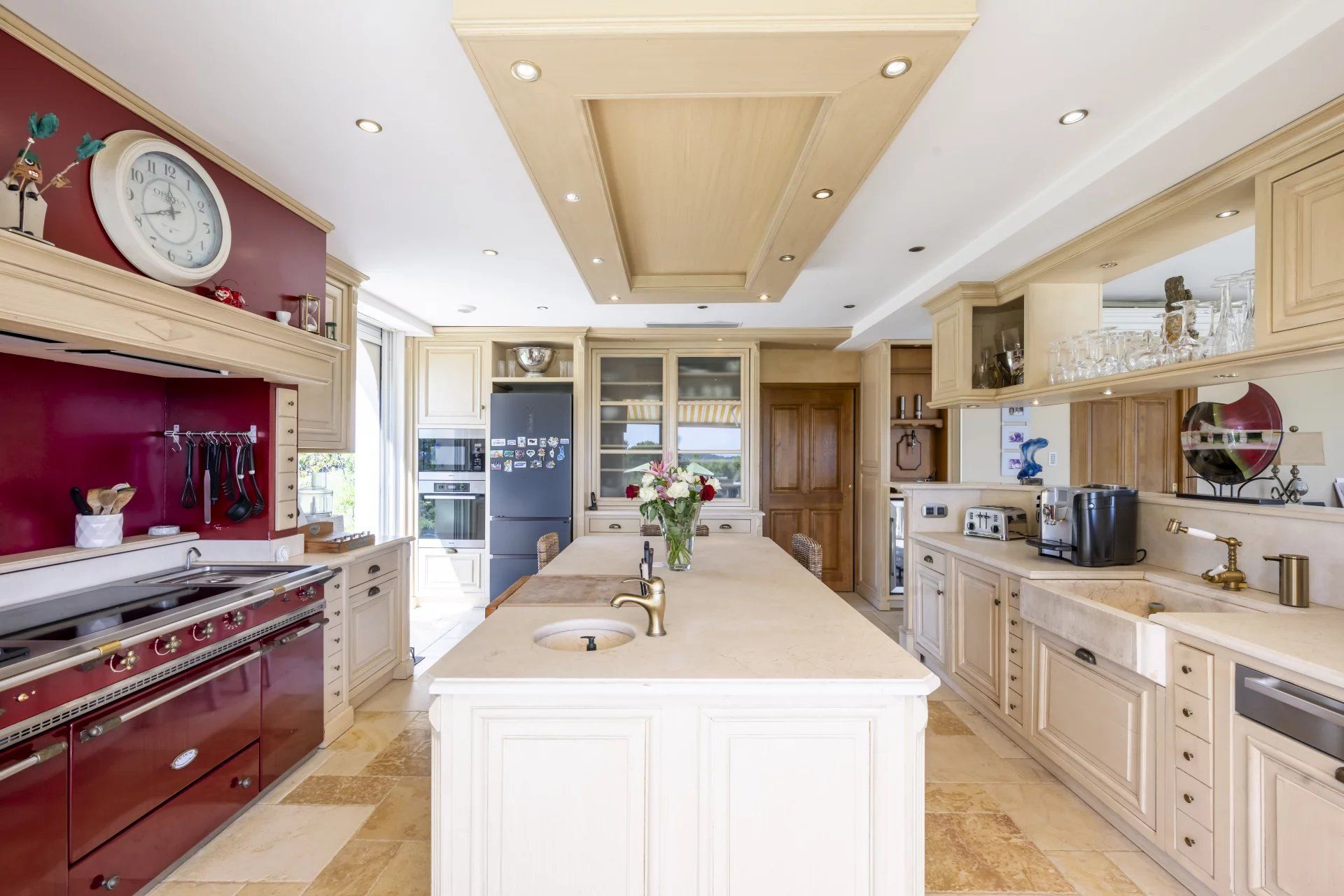 villa 8 Rooms for rent on Mougins (06250)