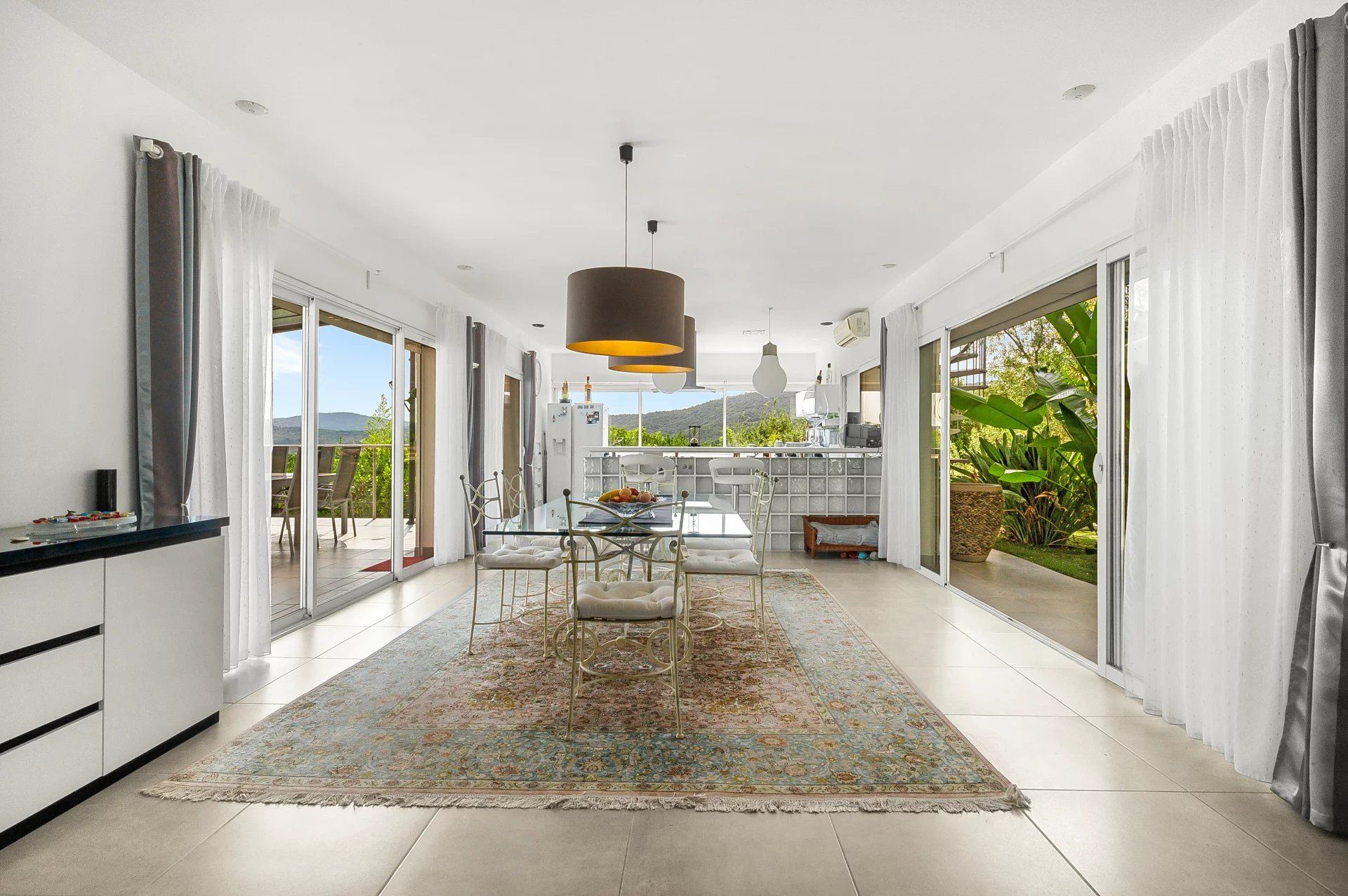 villa 6 Rooms for sale on Cogolin (83310)