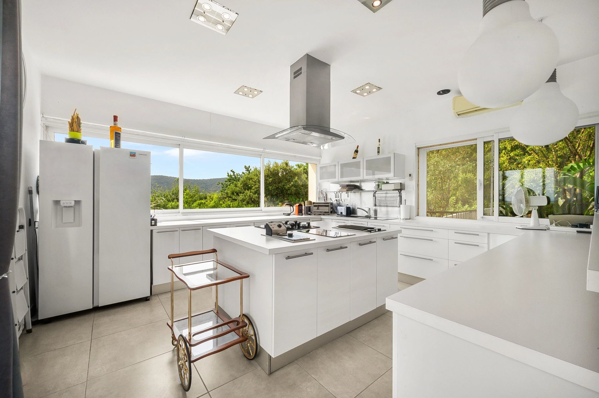 villa 6 Rooms for sale on Cogolin (83310)