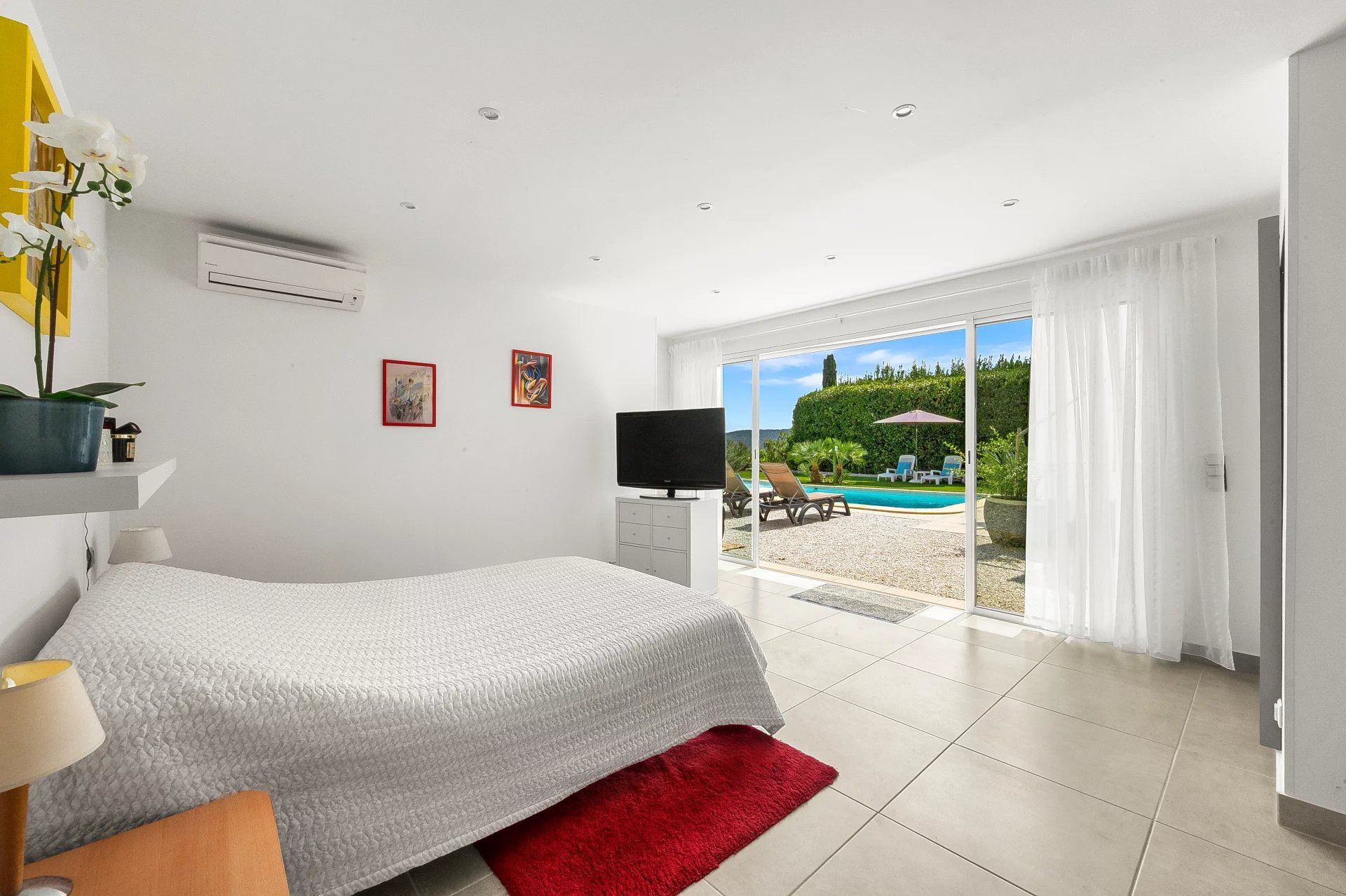 villa 6 Rooms for sale on Cogolin (83310)