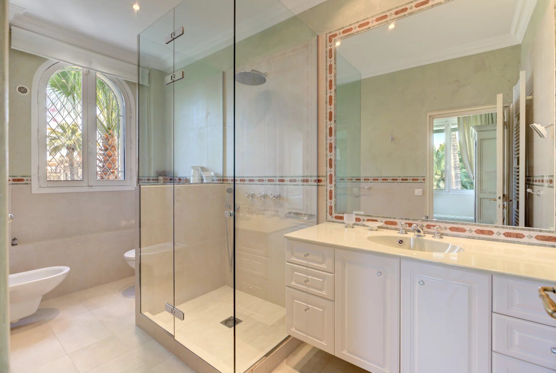 villa for sale on Vallauris (06220)