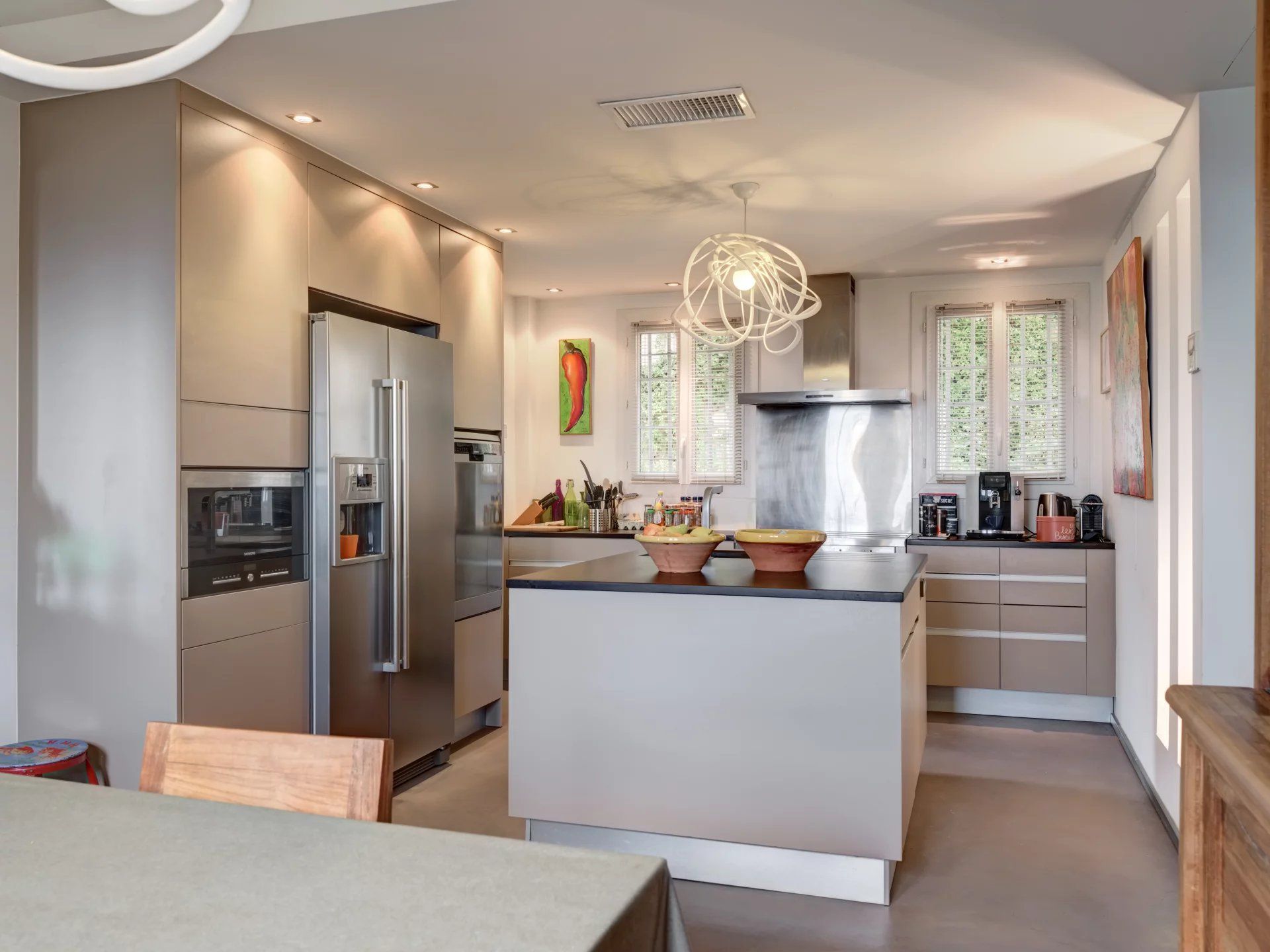 villa 5 Rooms for sale on Grasse (06130)