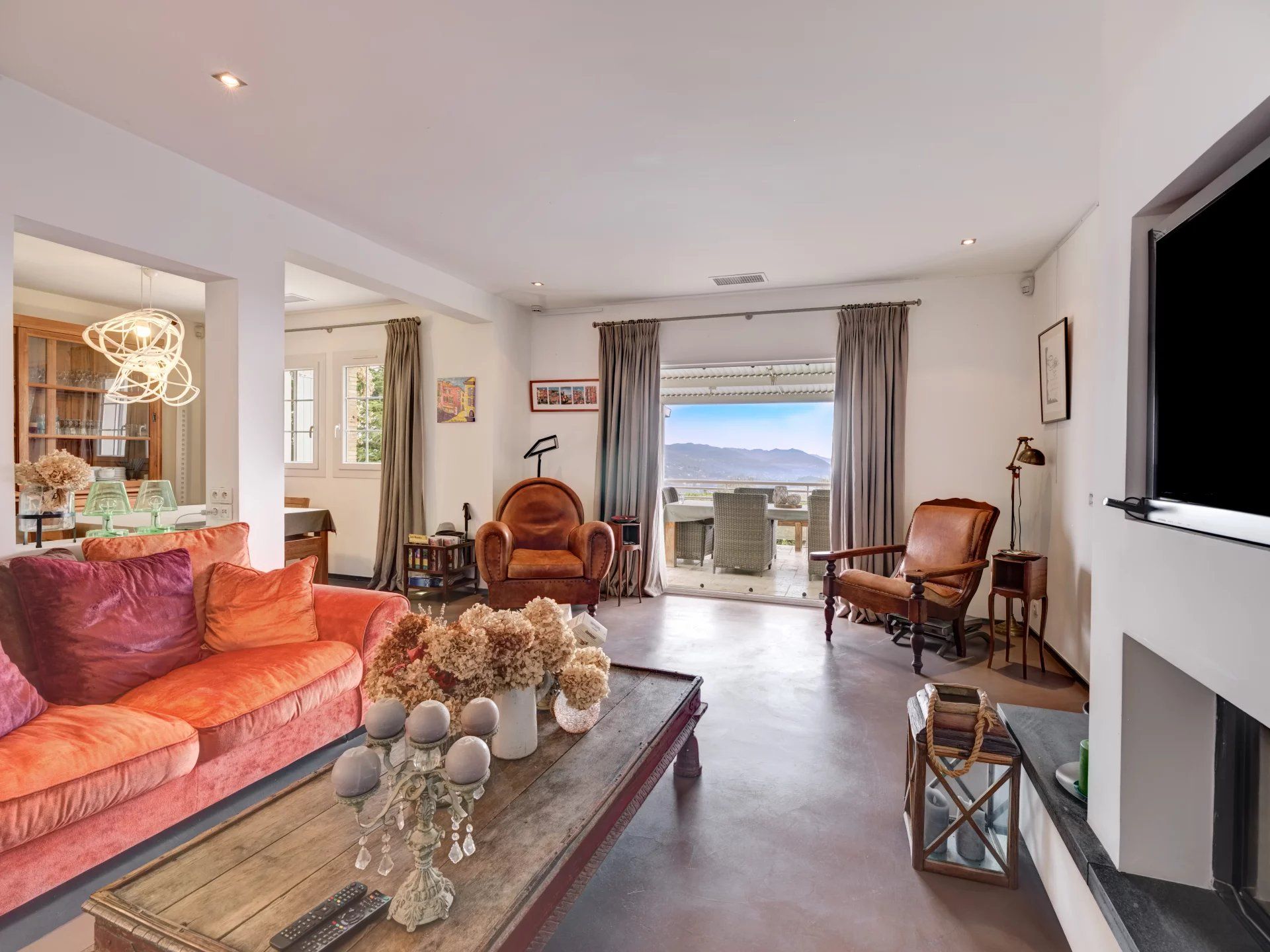 villa 5 Rooms for sale on Grasse (06130)