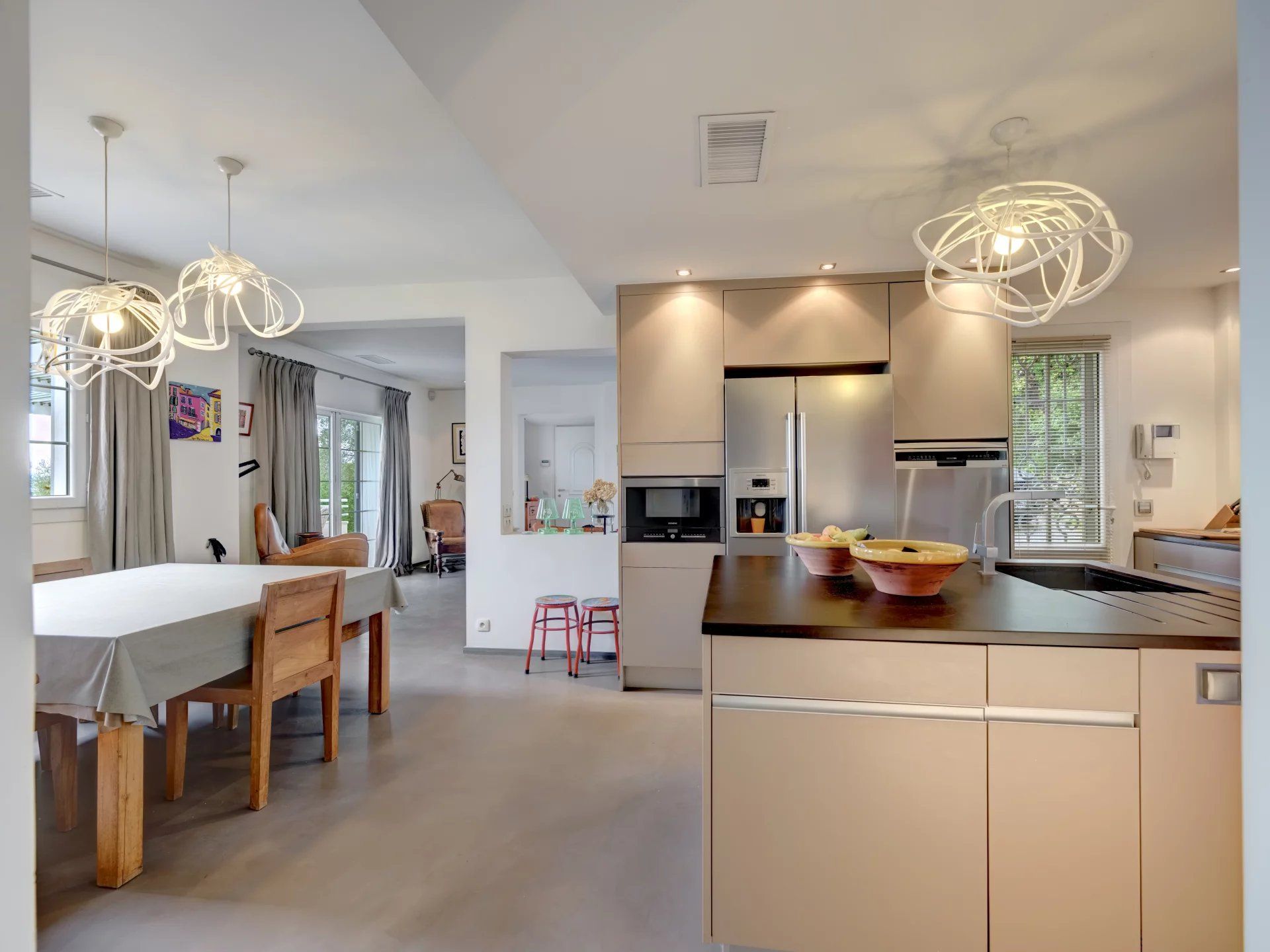 villa 5 Rooms for sale on Grasse (06130)