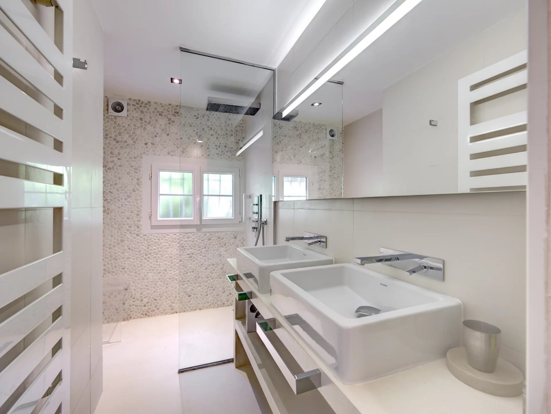 villa 5 Rooms for sale on Grasse (06130)