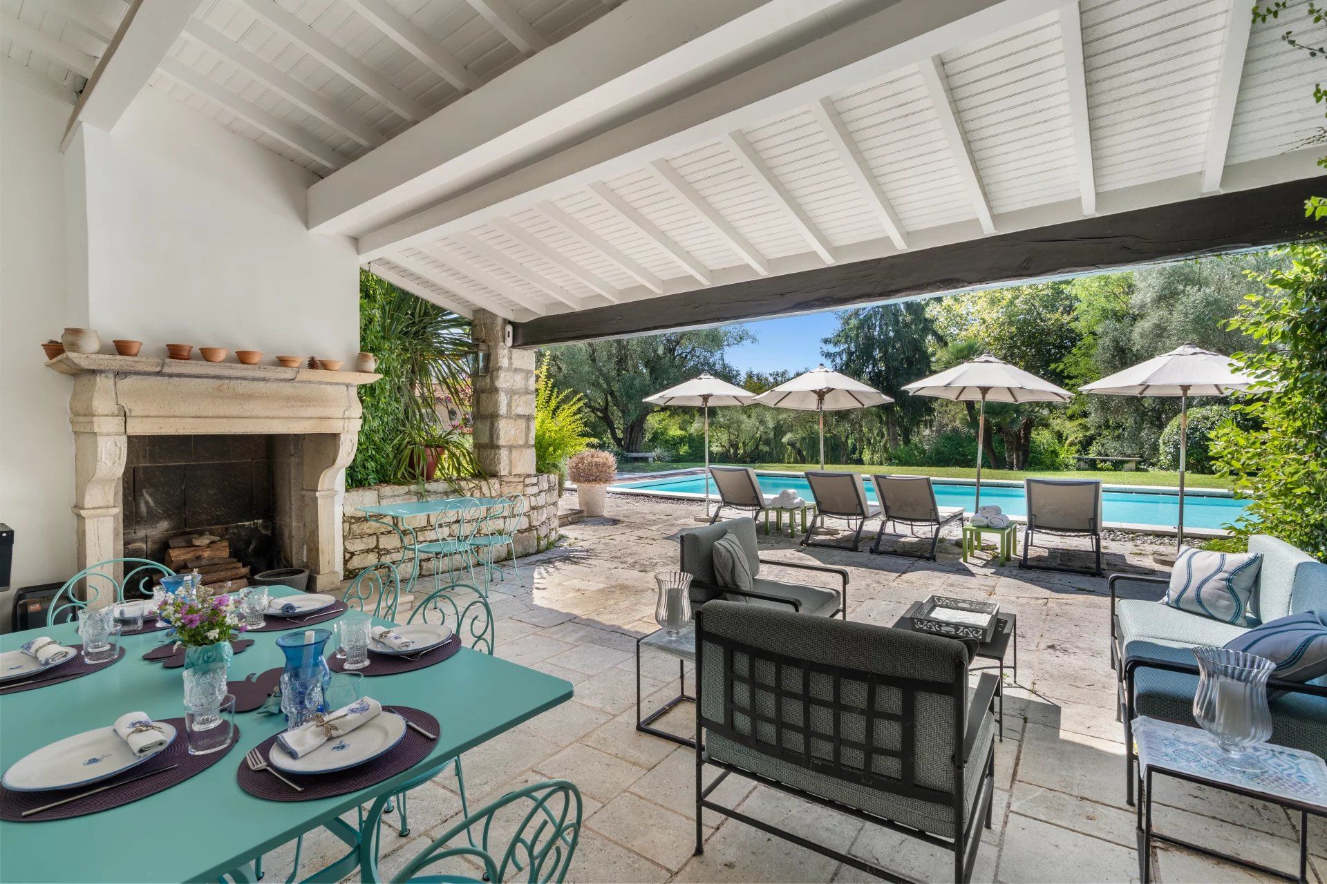 villa 10 Rooms for sale on Vence (06140)