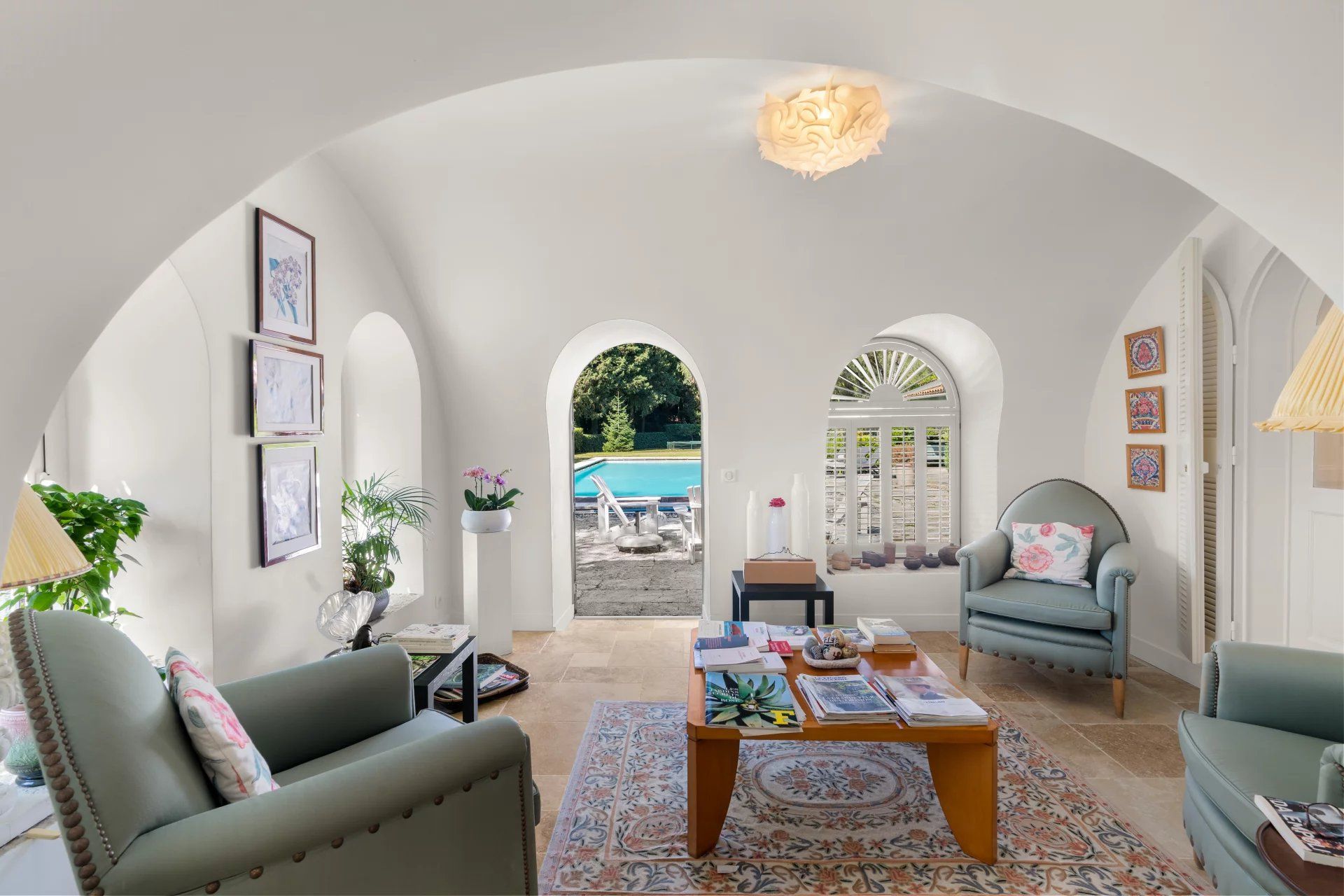 villa 10 Rooms for sale on Vence (06140)