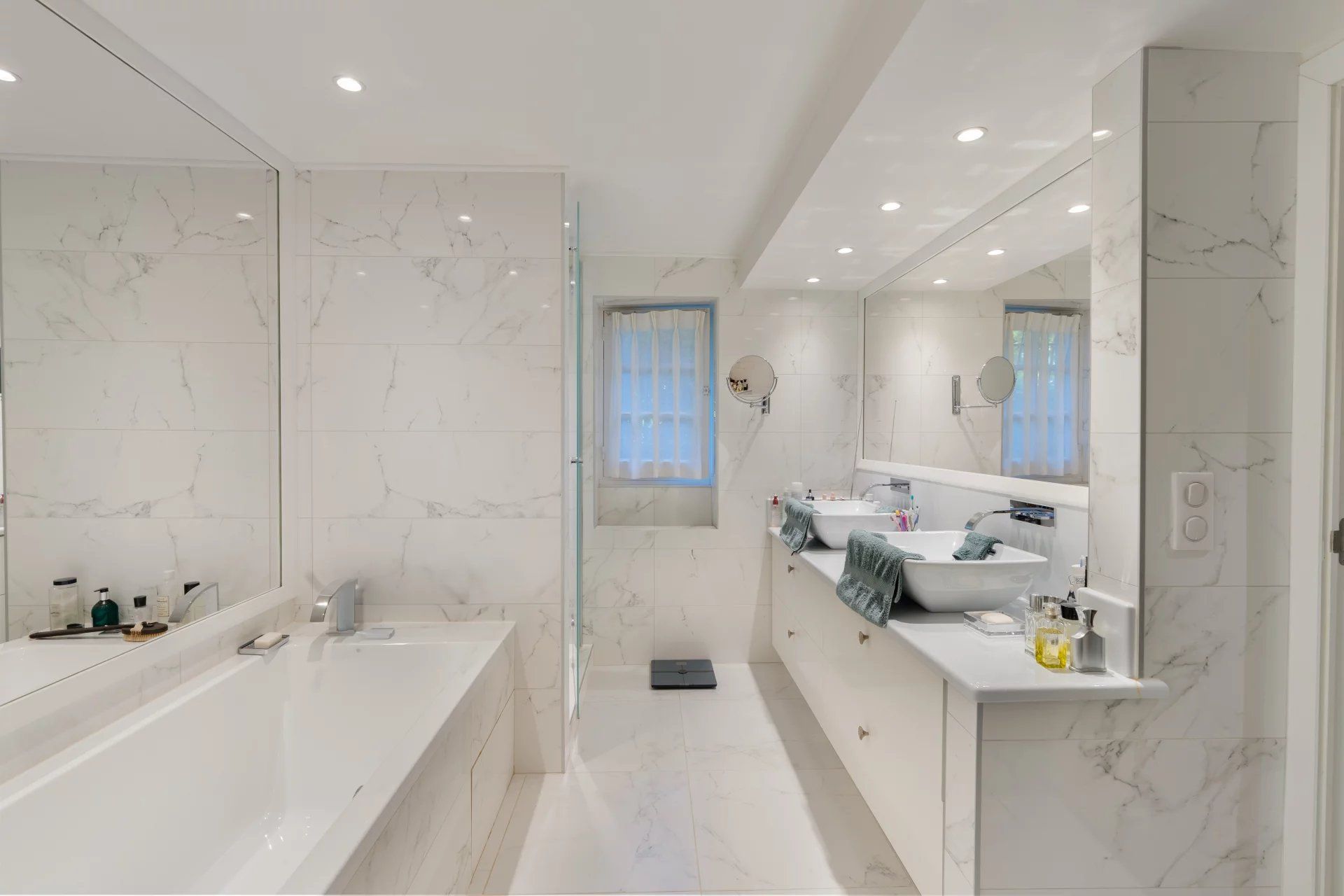 villa 10 Rooms for sale on Vence (06140)