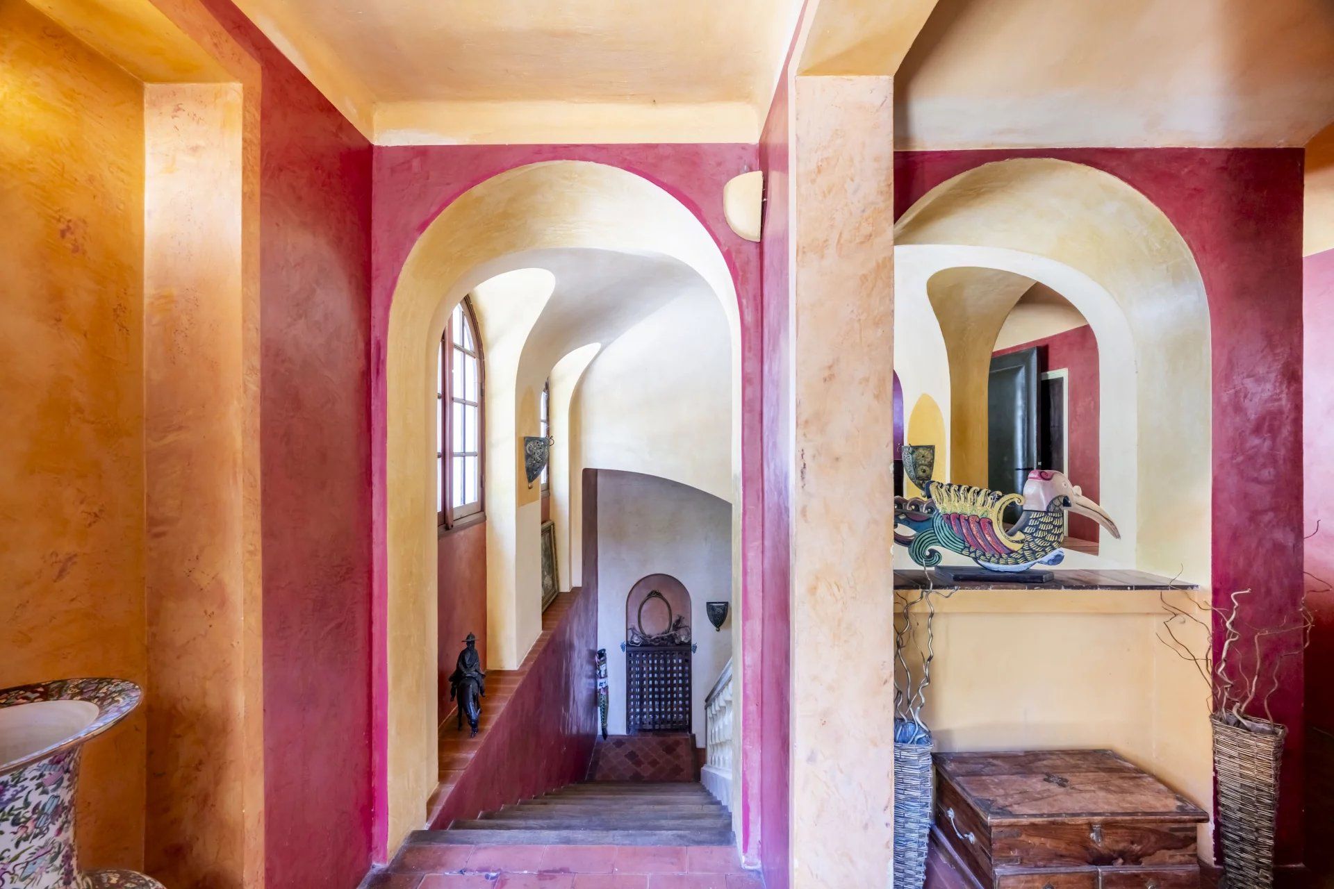 villa 10 Rooms for sale on Grasse (06130)